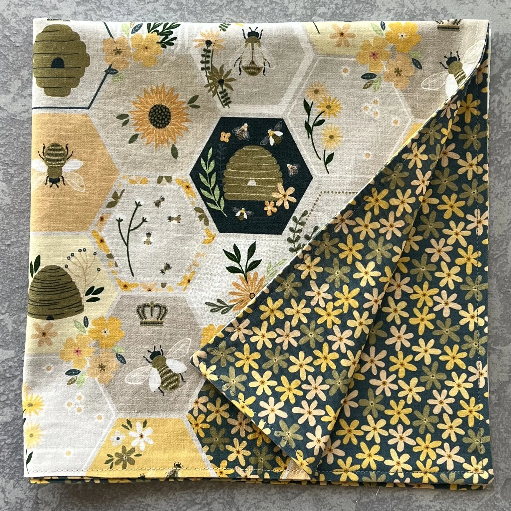 Busy Bee Large Napkins 4.jpg