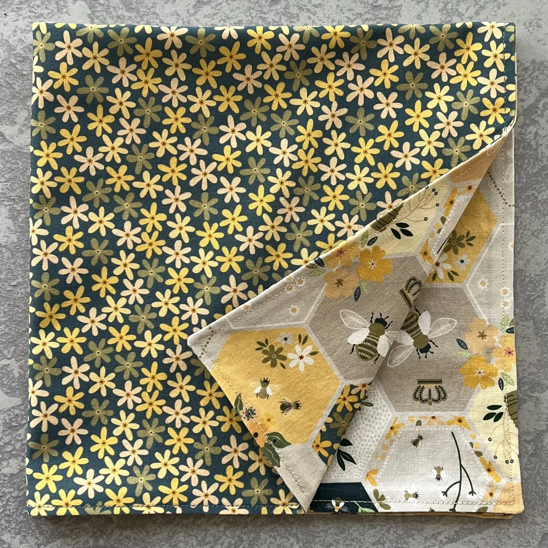 Busy Bee Large Napkins 5.jpg