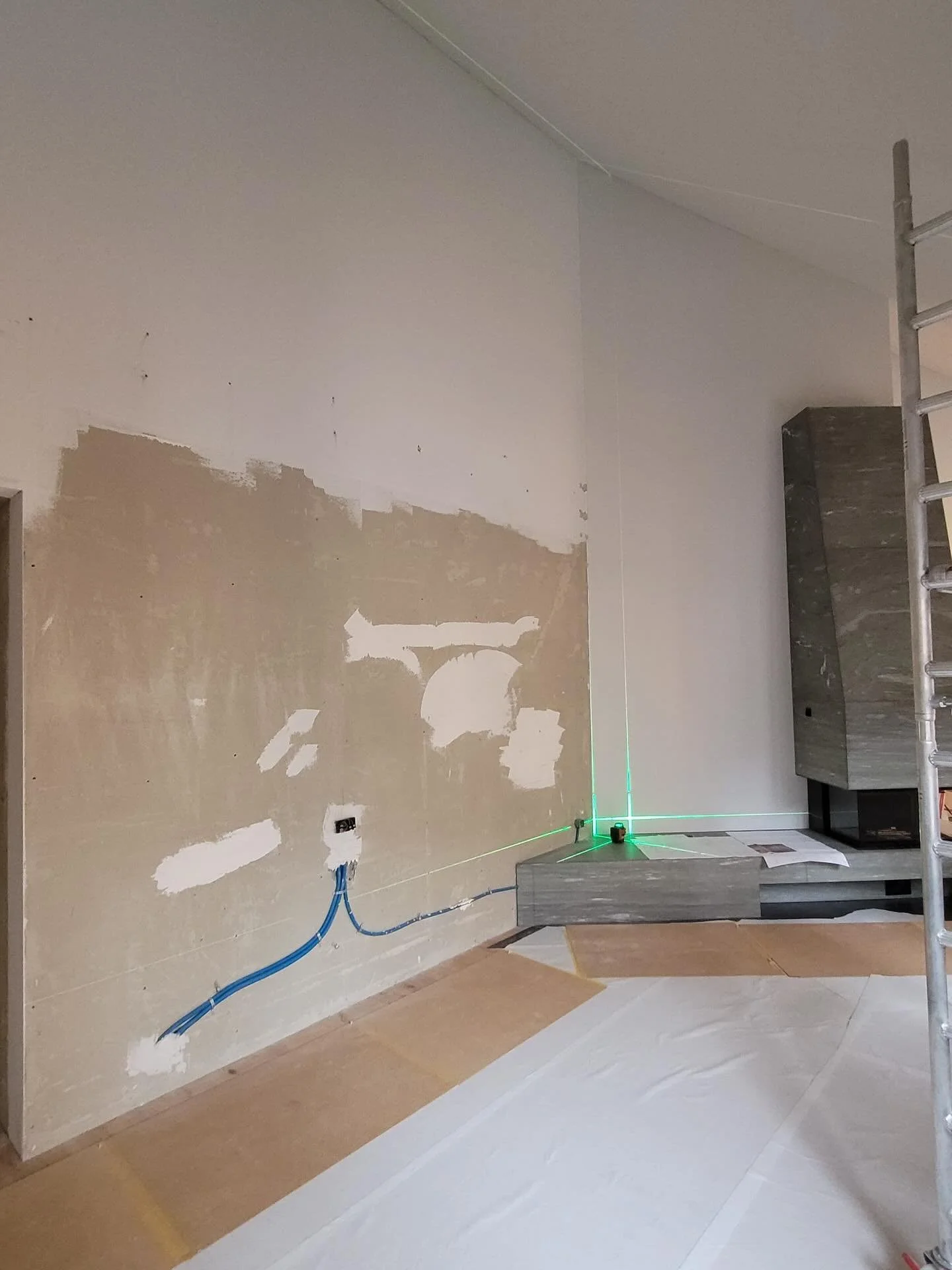 Noch lange nicht fertig &ndash; aber der Anfang ist gemacht! 🚧✨seid auf das Endergebnis gespannt

#interiordesign #design #interior #homedecor #architecture #home #decor #interiors #homedesign #interiordesigner #furniture #decoration #designer #inte