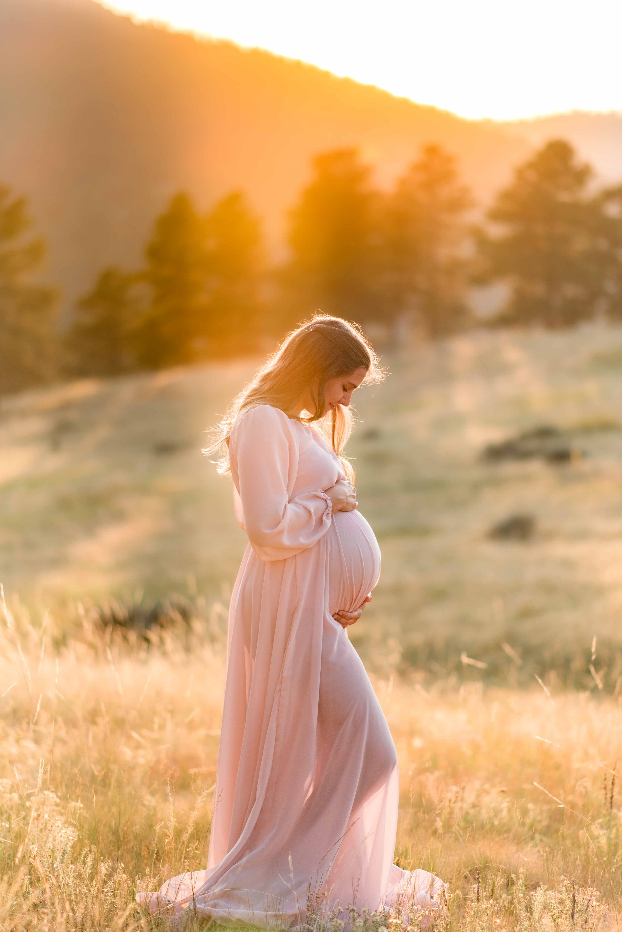 When Should You Take Maternity Photos?