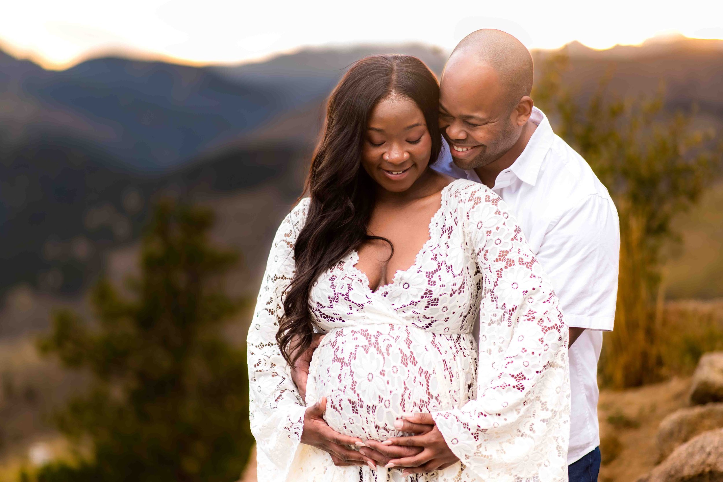 When is the Absolutely Perfect Time to Take Maternity Photos?