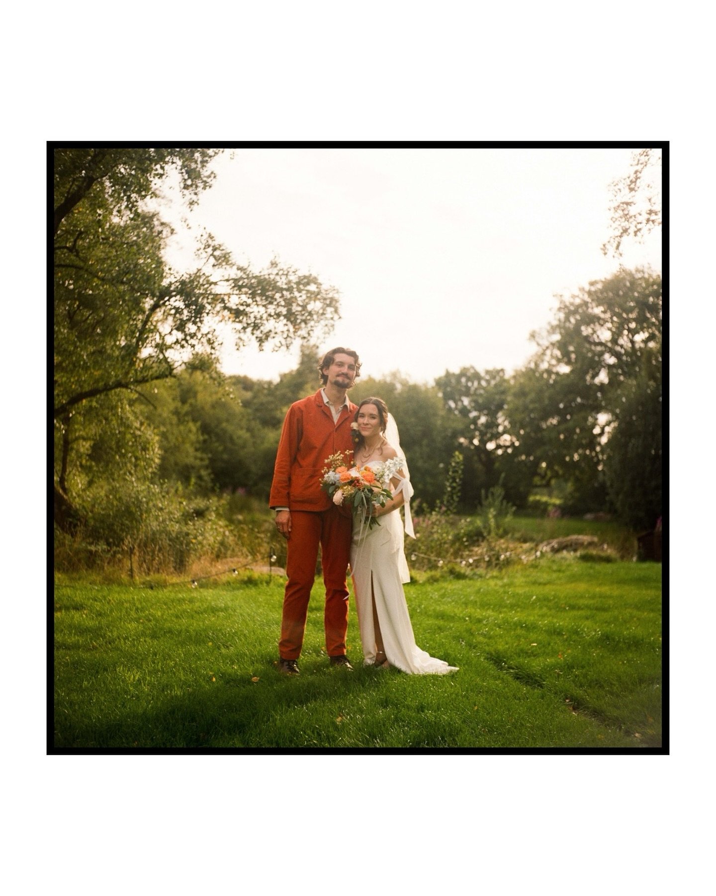 Portraits on film! ❤️

This is the only &ldquo;posed&rdquo; photo I&rsquo;ll generally do on a wedding day but damn medium format film renders so beautifully. 

As a documentary wedding photographer I never ask you to do this or do that, Hold or redo