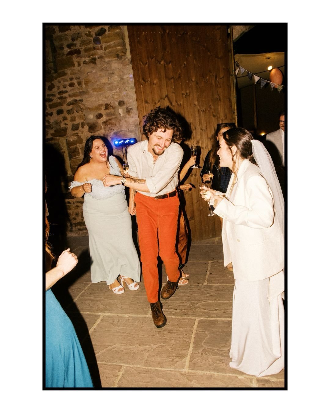 You simply can&rsquo;t look at these photos and not smile! 😍

A beautiful day overflowing with ecstatic joy, deep love and many, many bursts of laughter. What a joy to capture! 📸

Venue: @littleseedfield 
Flowers: @littledetailsyorkshire 
Make up: 