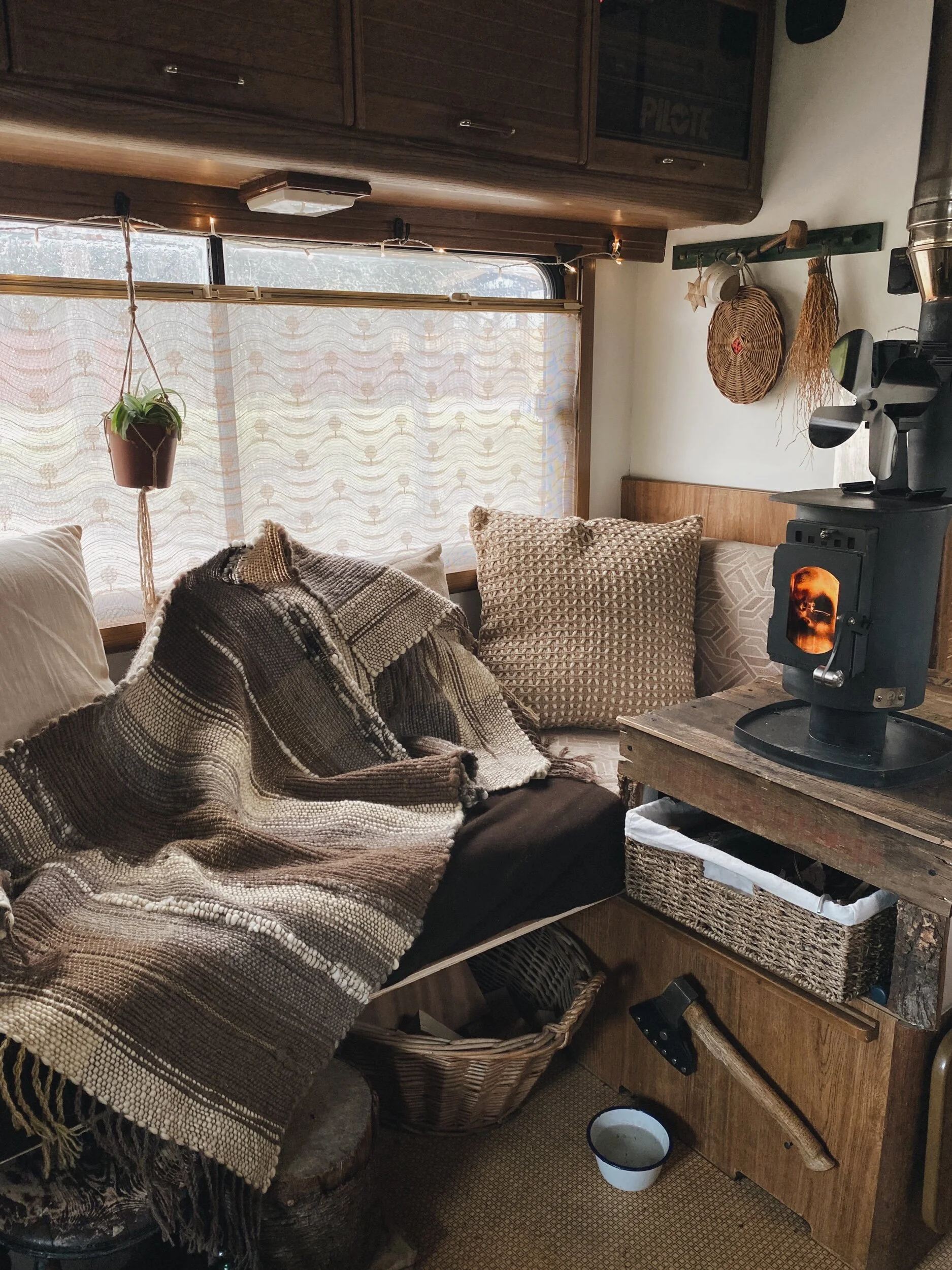 AEBA080B-AC4A-47CF-8631-53D4A821B22C