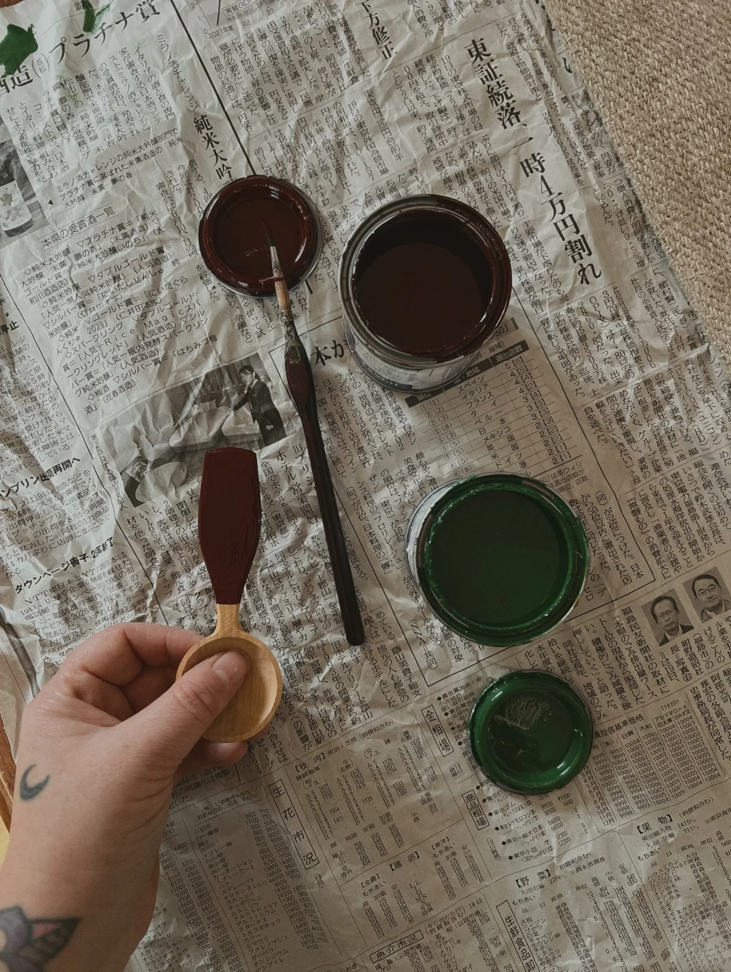 Really enjoying these bold, enamel handles on coffee scoops. I recently bought some handlebars for my bike, which came wrapped in this Japanese newspaper which makes an interesting backdrop. I quite like a few paint splatters on it.