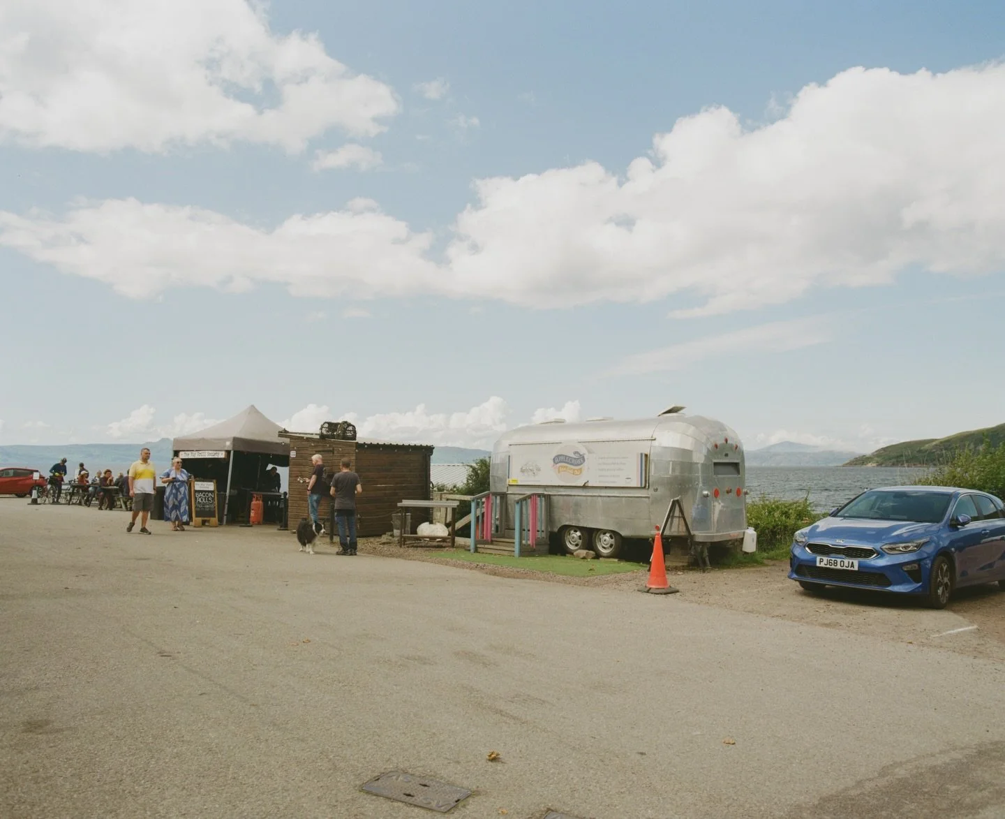 Blazing summer sun and a road already photographed a thousand times, not my usual style, but it would be criminal to drive to Applecross and not fire off a few shots.
.
.
#bealachnab&agrave; #applecross #scottishhighlands #mediumformat #6x7 #shootfil