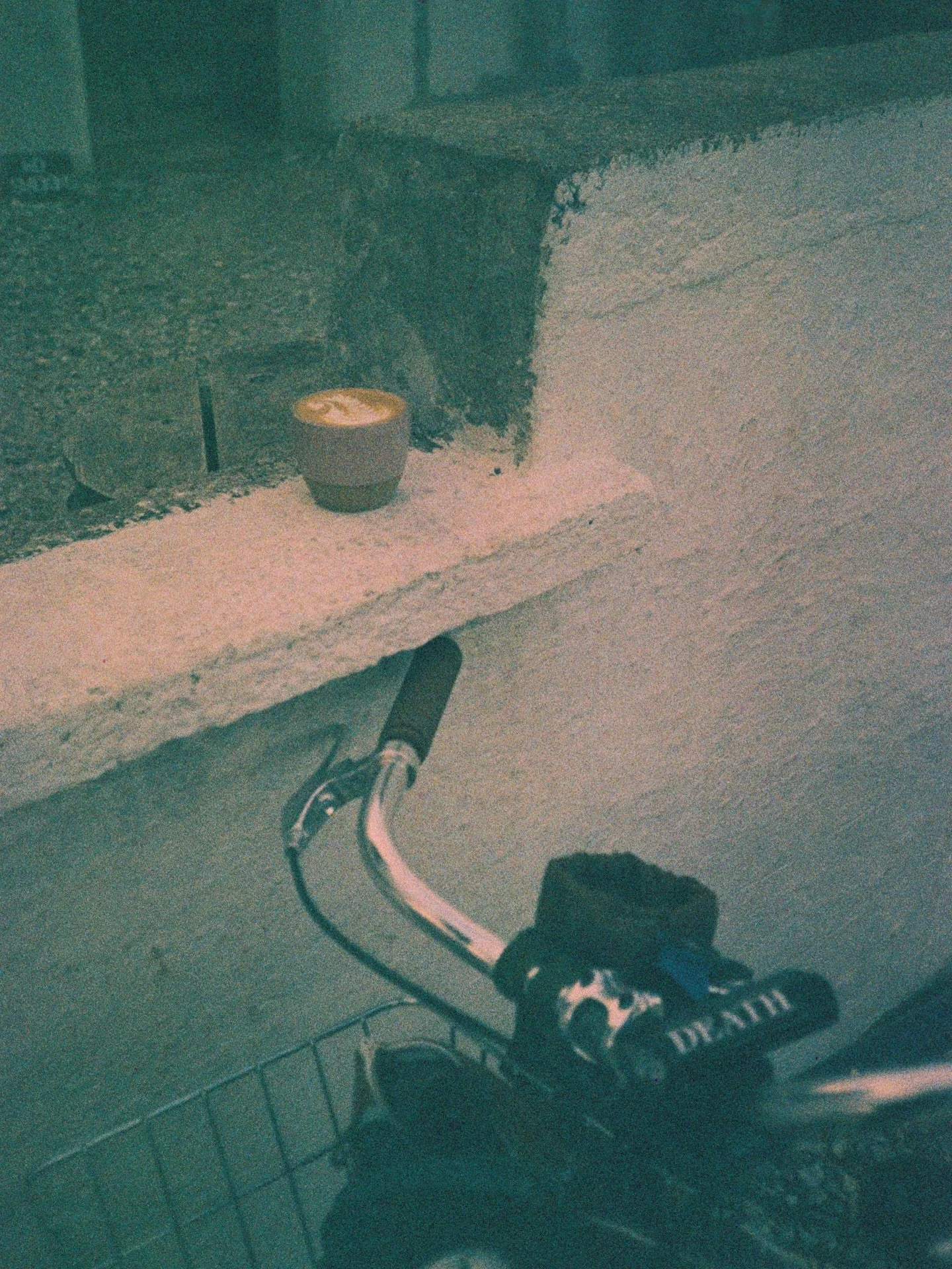 A morning ride on expired film.
.
.
#35mm #expiredfilm #ridebikes