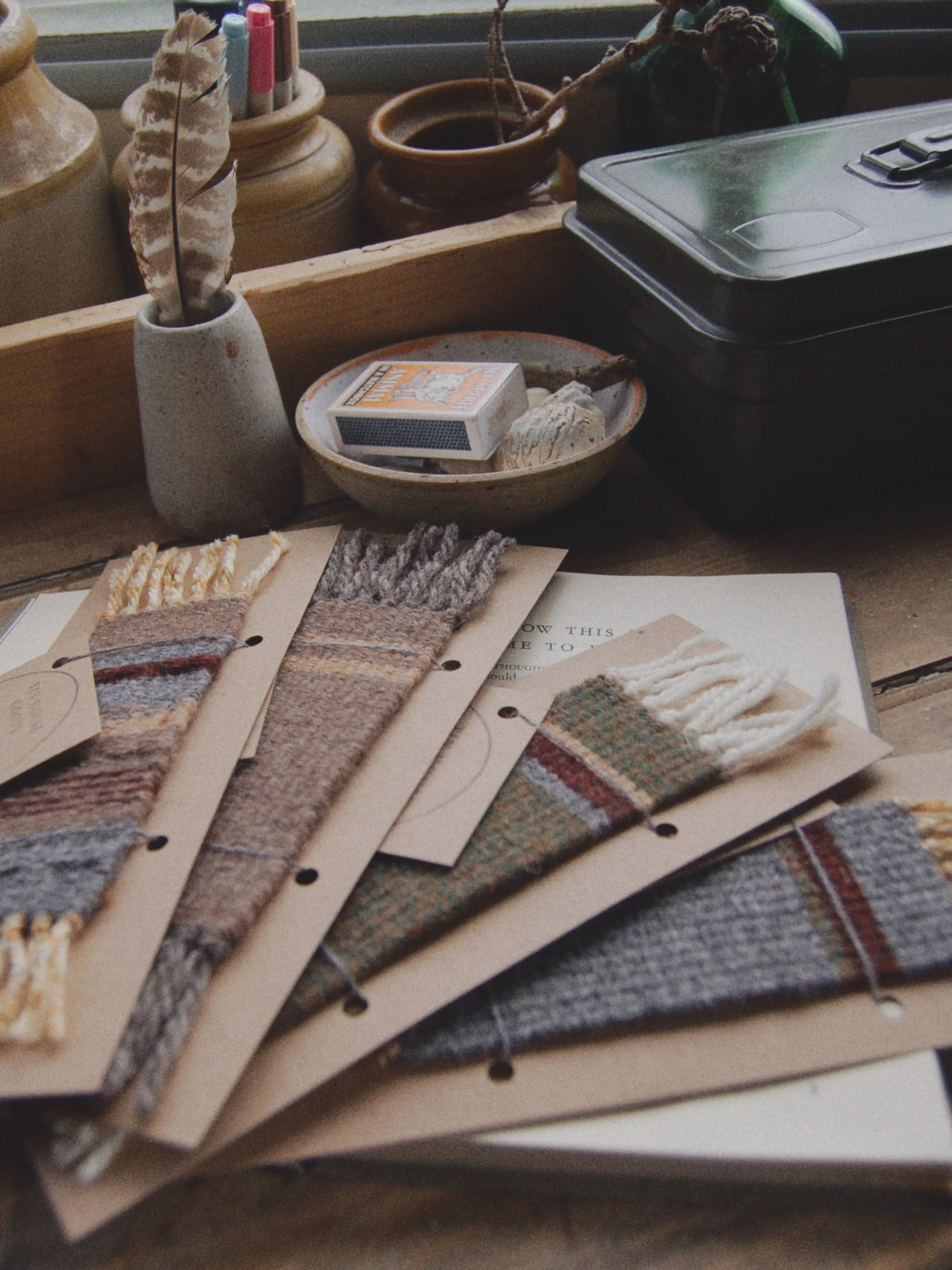 I spent yesterday weaving up a small batch of wool bookmarks, as well as filming the process for a youtube video. The bookmarks are available on my shop now, and the video will be up in a week or so 📚