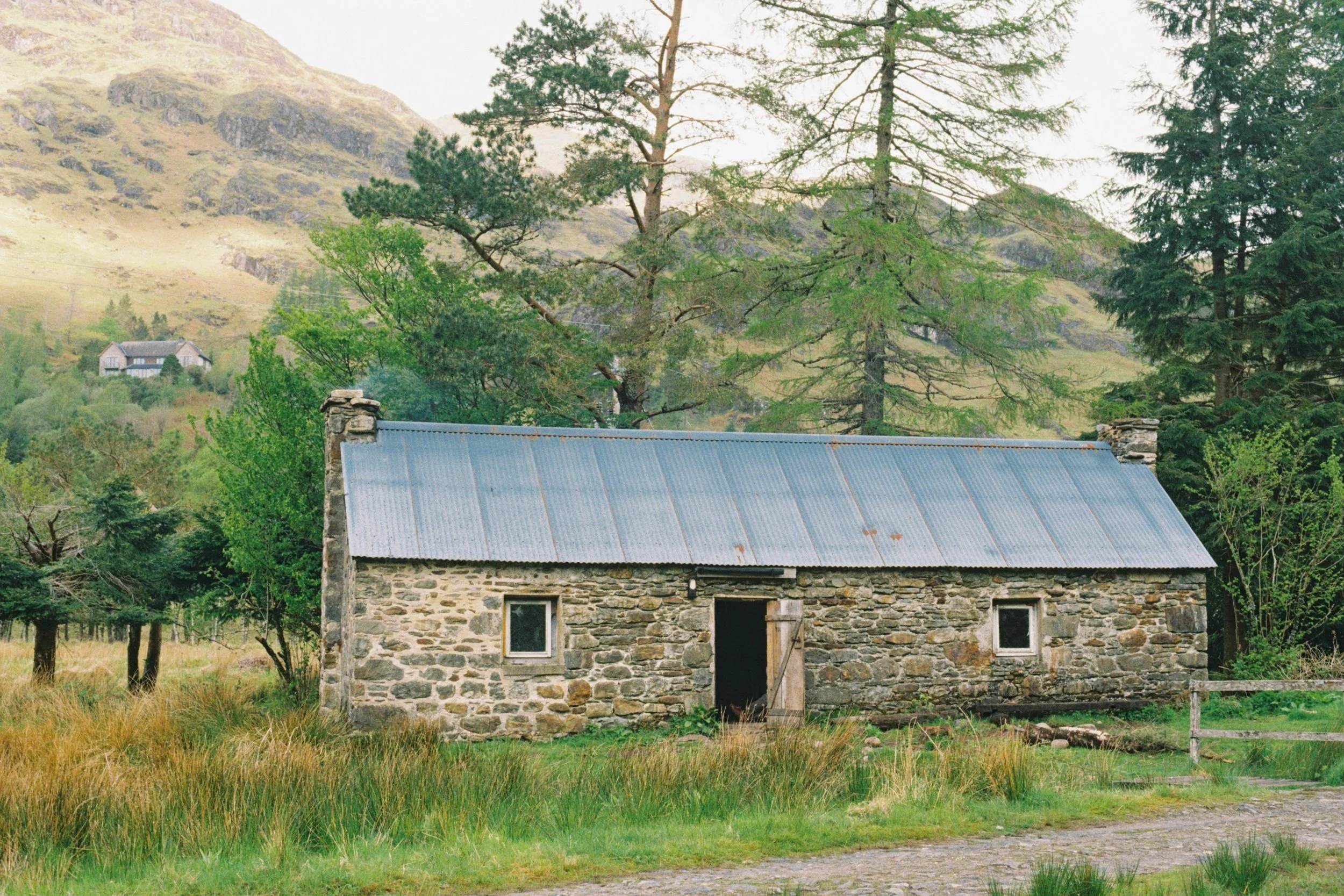 A quick whizz along to a bothy, to take pictures &amp; chat bikes with strangers.
#35mm