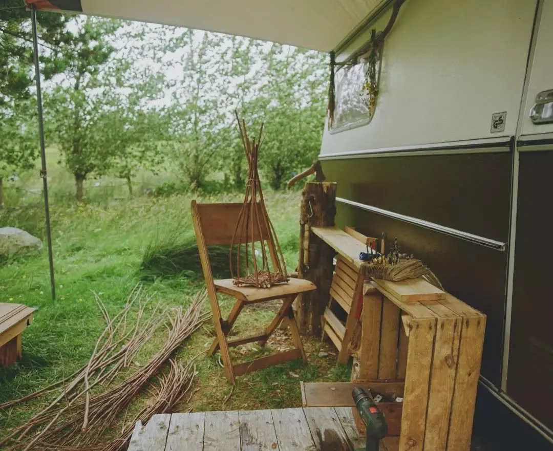 A summer of weaving.... Some well (wool) and some not so well (willow). All good fun.
Summer 2025 - Kodak gold + mamiya rz67