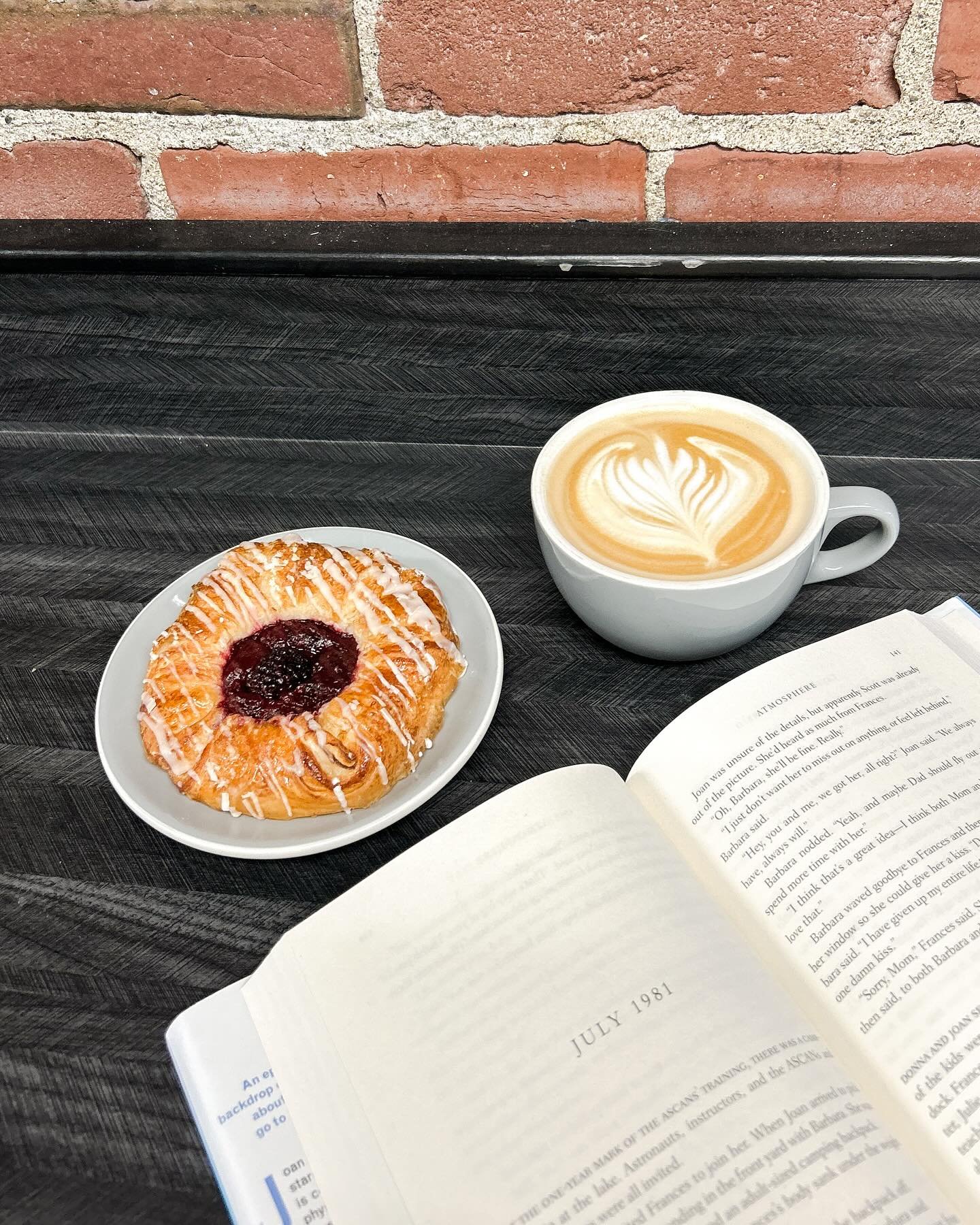 We see a tasty drink, a sweet treat, and a good read in your future🔮✨
☕️
☕️
☕️
☕️
#localcoffee #coffee #localcoffeeshop #independentcoffeeshop #coffeeshop #latte #lattwart #pnw #fairhaven #smallbusiness #fairhavenwa #washington #bellingham #enjoyfai