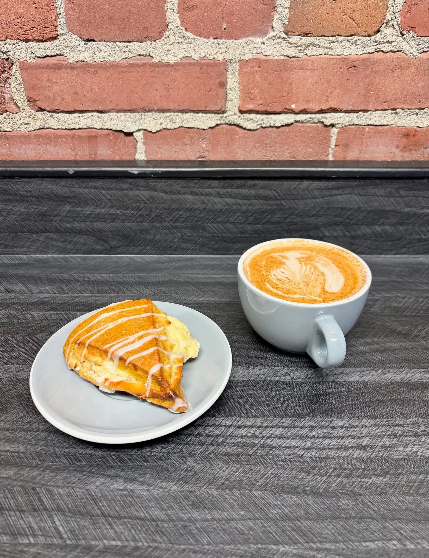 Be one of the five lucky people to get a pumpkin scone from us today, made fresh this morning! Perhaps pair it with a pumpkin patch chai?🎃
☕️
☕️
☕️
☕️
#localcoffee #coffee #localcoffeeshop #independentcoffeeshop #coffeeshop #latte #lattwart #pnw #fa
