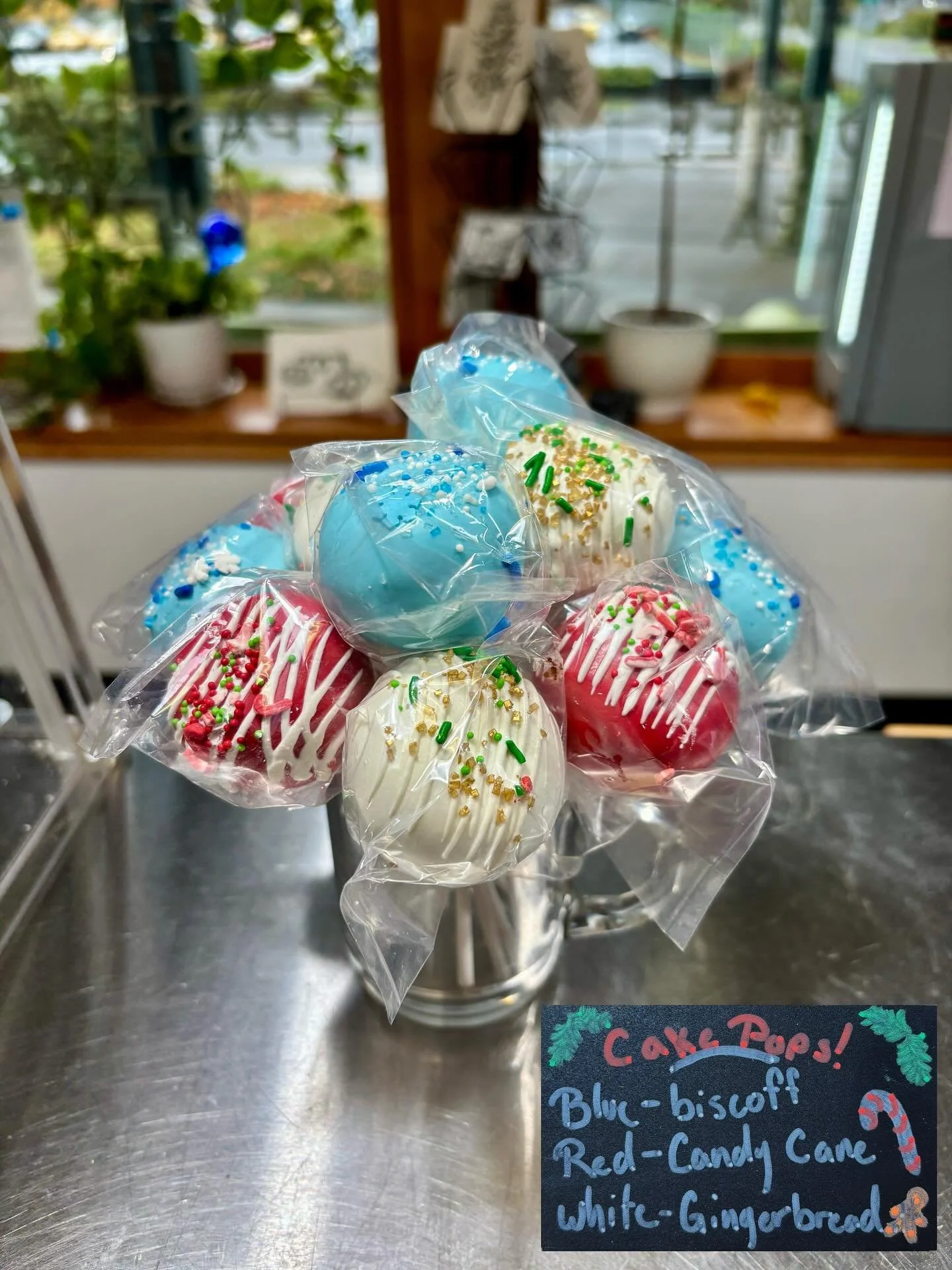 New festive cake pops are going out now!! get in the holiday spirit with a candy cane, gingerbread, or biscoff cookie cake pop, while supplies last!!! ❄️
☕️
☕️
☕️
☕️
#localcoffee #coffee #localcoffeeshop #independentcoffeeshop #coffeeshop #latte #lat