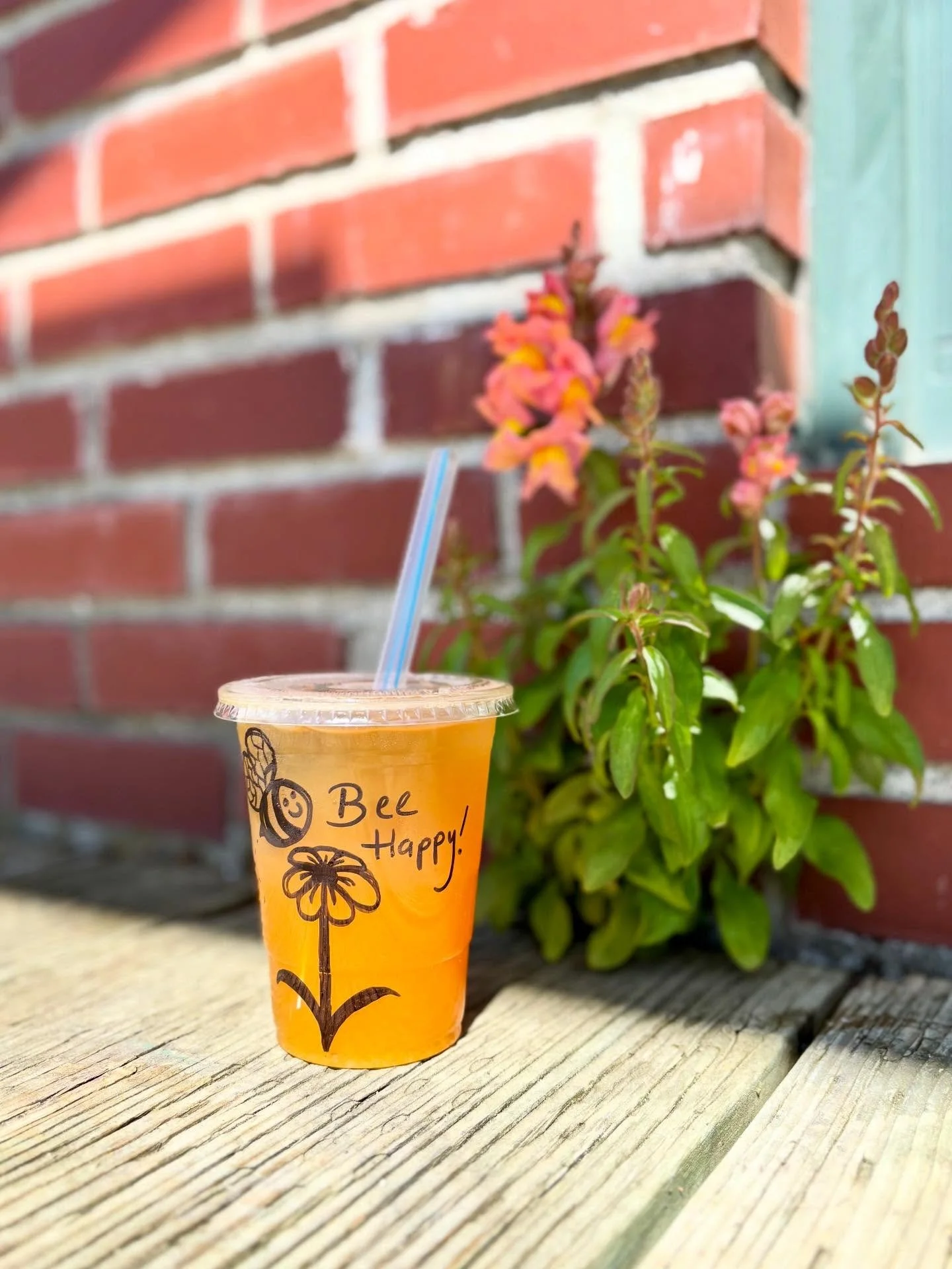 April showers bring May flowers! 
⛈️💐
Try a Pollinator Palmer from Fairhaven Coffee!!!
☕️
☕️
☕️
☕️
#localcoffee #latte #fairhavenwa #enjoyfairhaven #bellinghamcoffee