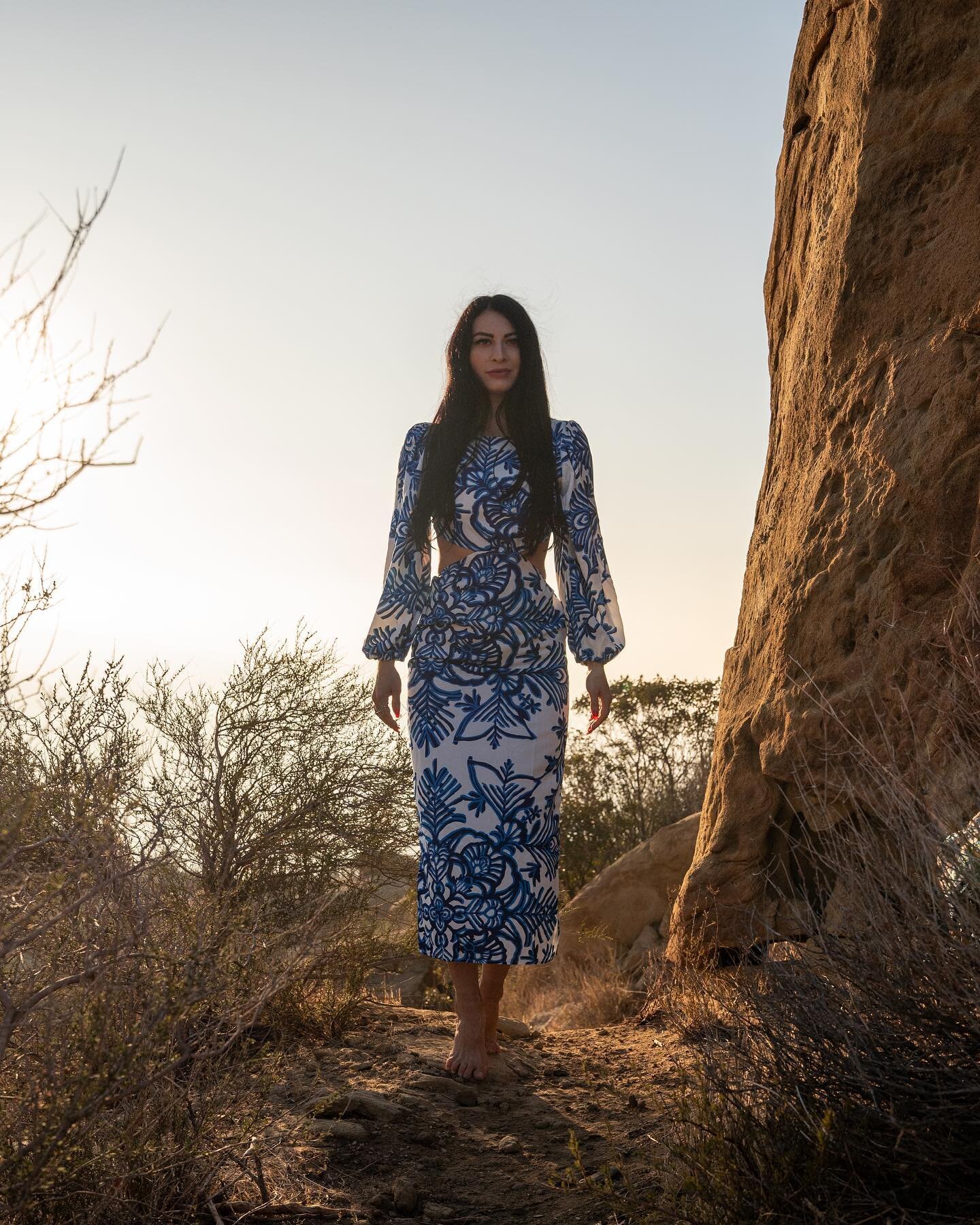 60&deg; up hill hike and then carry grace and poise .. ✅
.
.
.
#hummingbirdtrail #simivalley #outdoorphotography #outdoorportraits #thistooshallpass @thistooshallpassoneday @fascinatingoutdoors #poise #grace #sundayhikes #coverstory #magazinecover #s