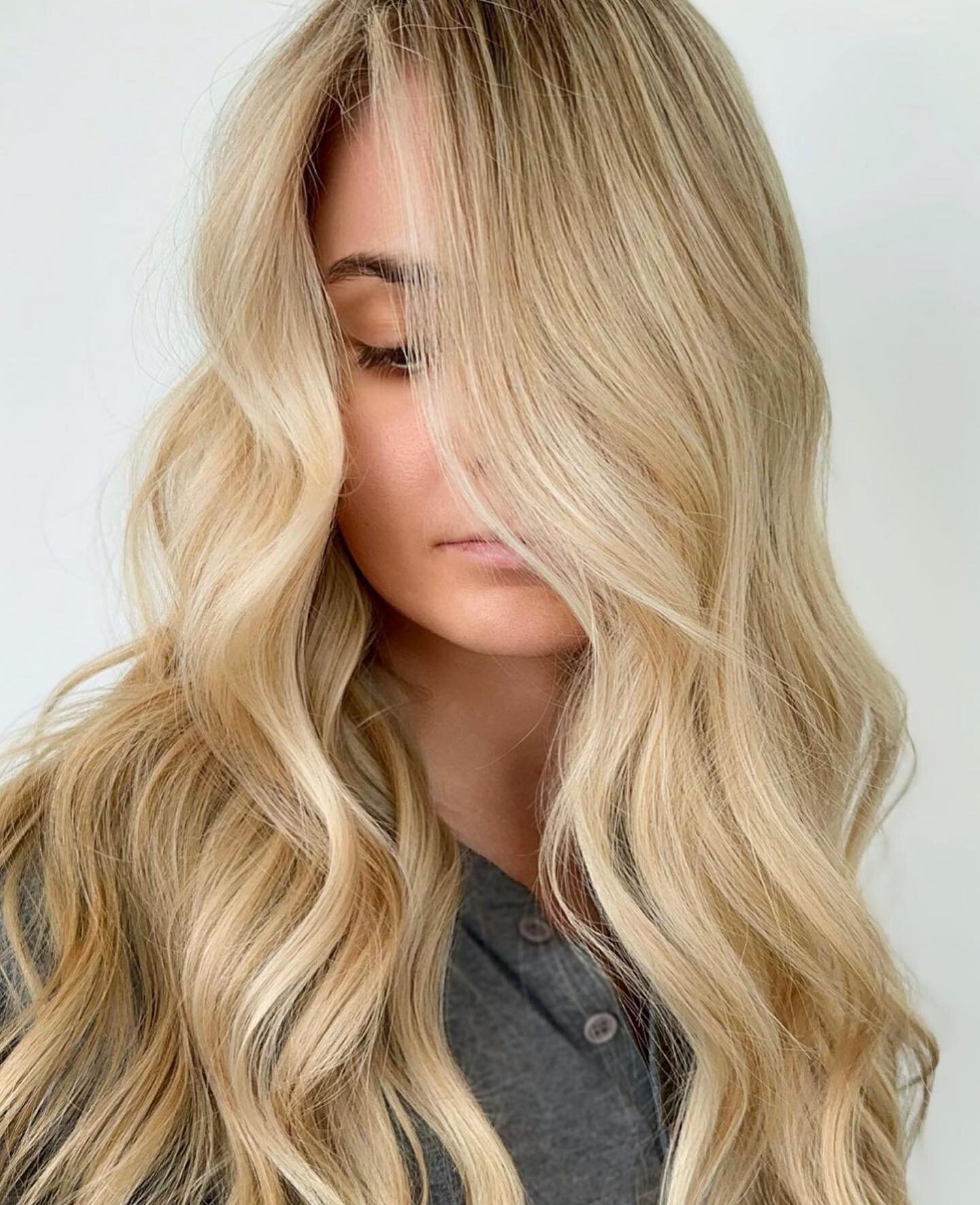 Wedding-ready blonde by @shyerchristine ✨ 

Link in bio to book at The Blake Denver! As always, consultations are free! 🤩

Christmas in July raffle is ongoing for new clients! 
.
.
.
#denverhairstylist #denverhairsalon #denverhair #denvercolorist #d