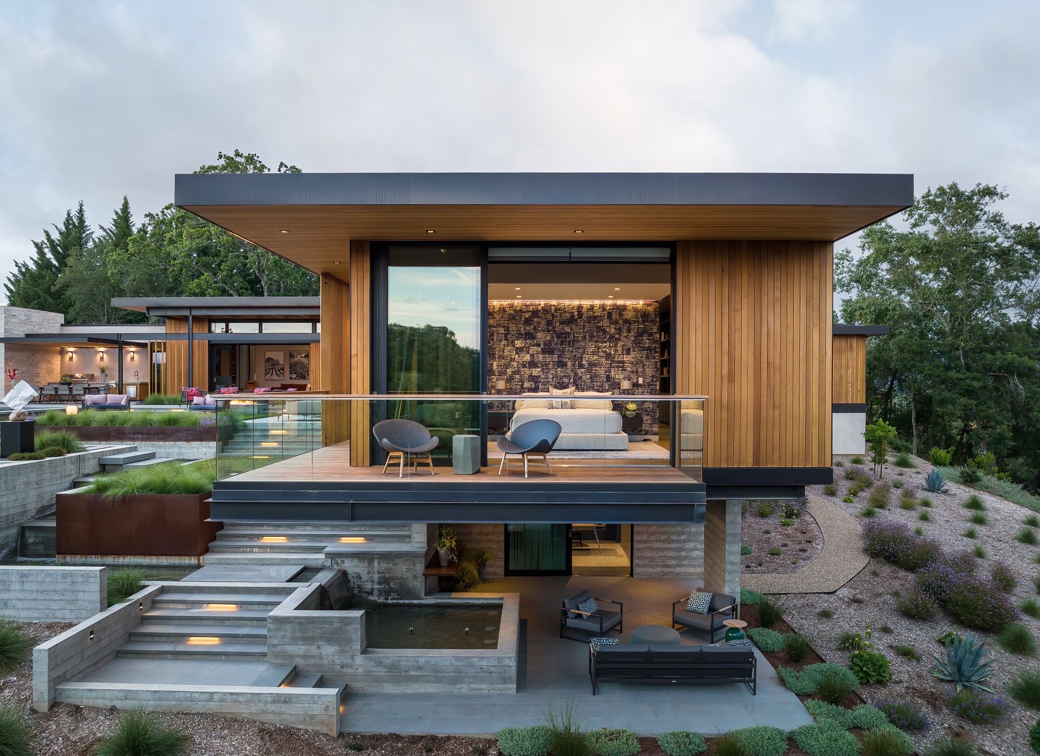 These wonderful angles shot by interiors photographer @adampottsphoto showcases the Rock, Paper, Scissors (RPS) project in #healdsburg  perfectly. The primary suite cantilevers out over the hillside, creating both privacy and views. 
Architect @zimme
