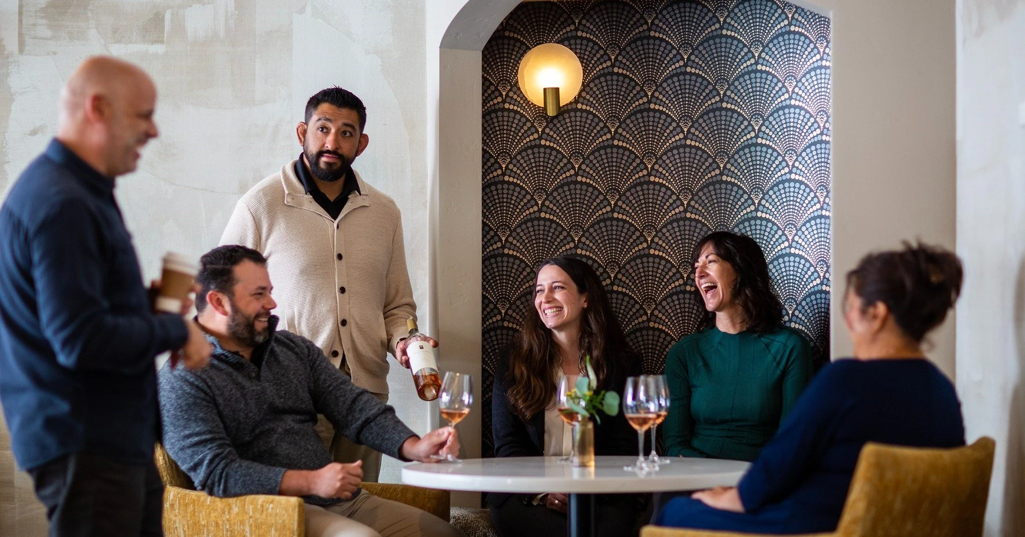 TGIF 🙌 Happy Hour at @alphaomegacollective September evenings in #napavalley are the best. 

Project Alpha Omega Collective, Napa Location
Contractor @centricgeneralcontractors 
Interior Design #shawbackdesign 
📸 @dyerphoto 

#californiadesign #des
