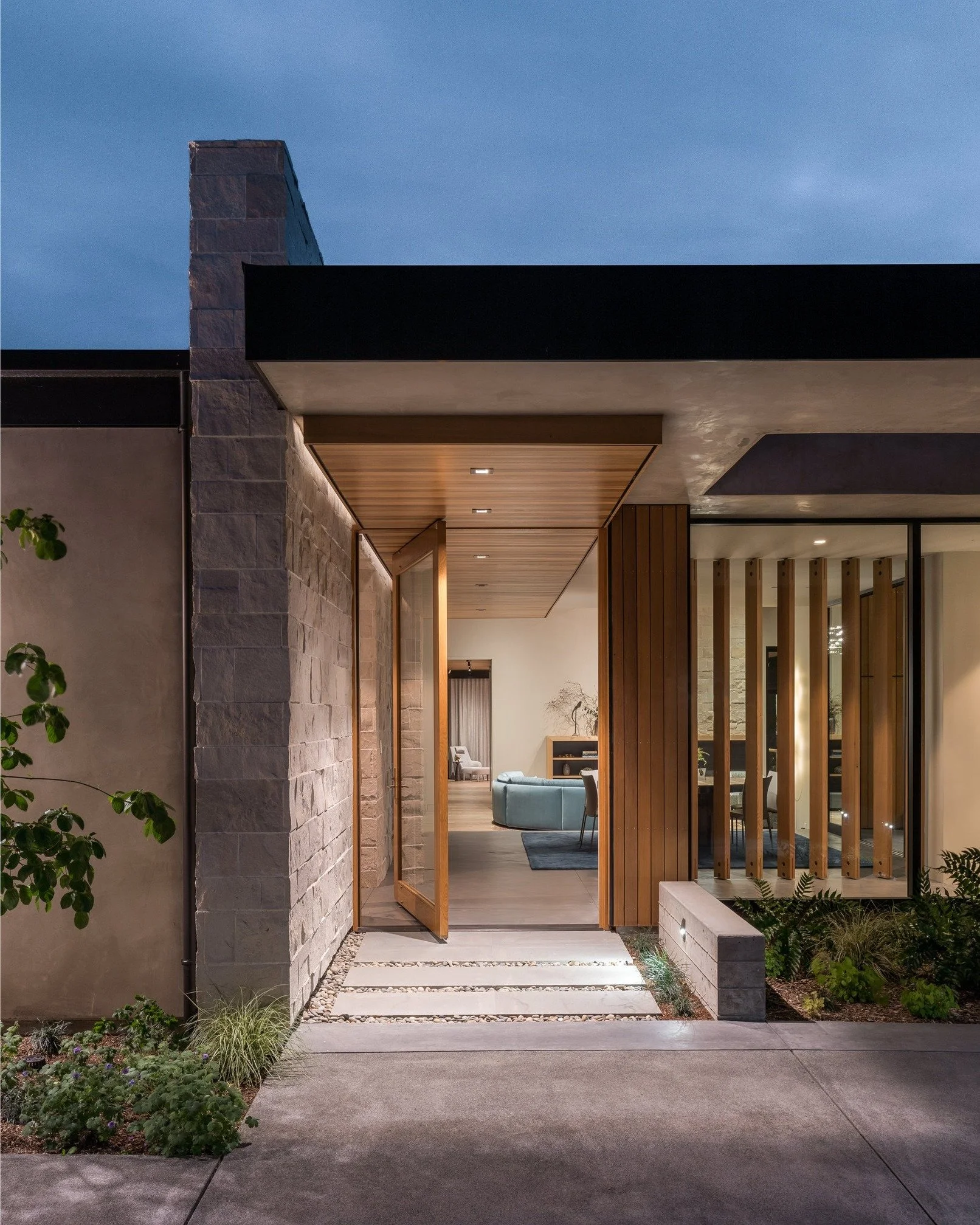 Welcome Home 🏠 

Perched atop a hill in Healdsburg, this 5,500-square-foot home embodies California indoor&ndash;outdoor living with glass expanses and cantilevered floor plates. Drawing from the surrounding landscape and a material palette of stone