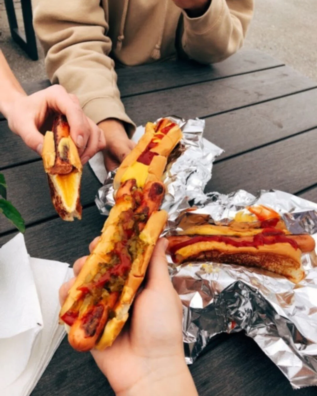 This spring warm weather has me craving Ed's Weenies. The best weenie in all of New England ☀️🌭
#iykyk #hotdog #cheesyweenie #worldsbesthotdog #littletonma #foodie #thxEd