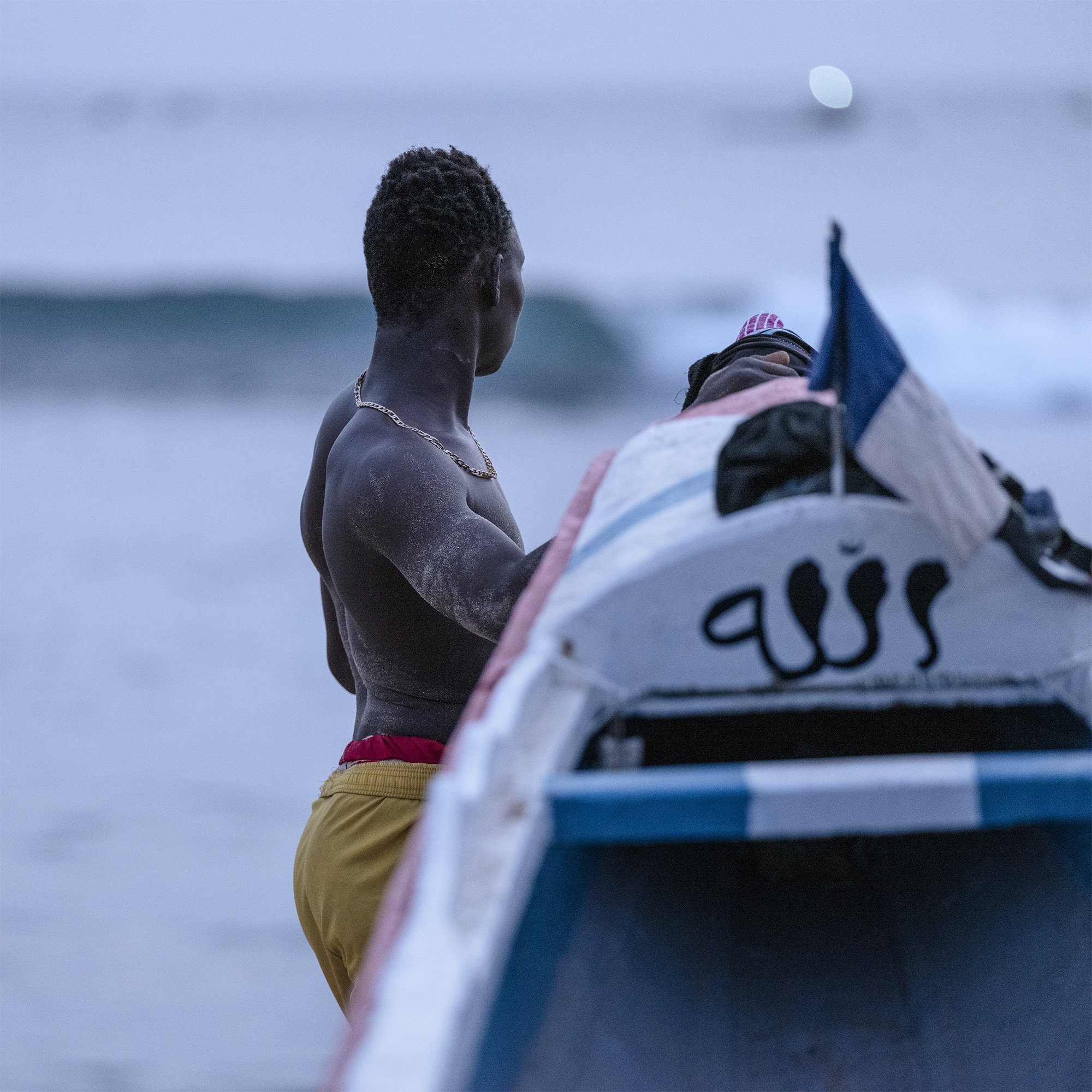 A FUTURE ABROAD, MAY BE -
Hard hit by the artisanal fishing crisis, many young Lebou fishermen travel the 1,700 kilometers separating Senegal from the Canary Islands, the closest entry point to the European Union. Many will not survive this perilous