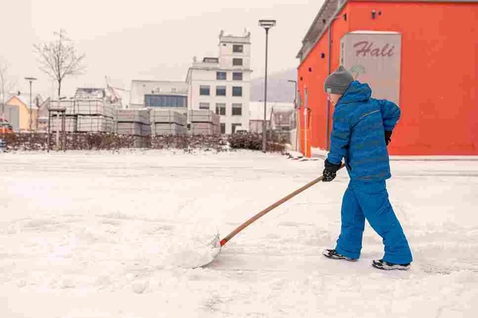 Commercial Snow Clearing in Winnipeg: Parking Lots, Walkways &amp; Liability Protection