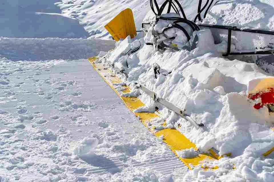 How Does Commercial Snow Removal Work in Winnipeg? What Every Business Owner Should Know