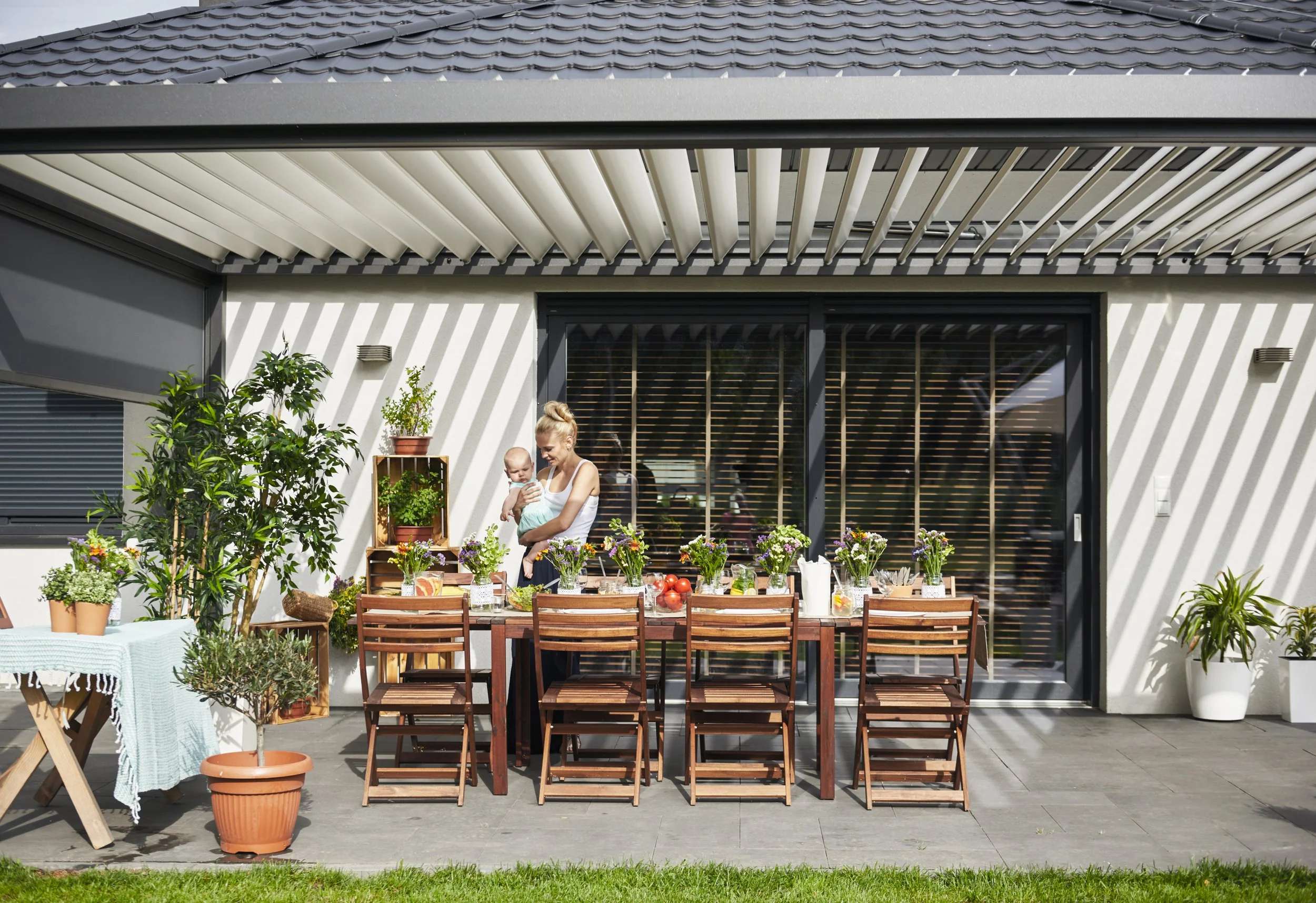 How Much Does a Pergola With Retractable Roof Cost in Winnipeg?