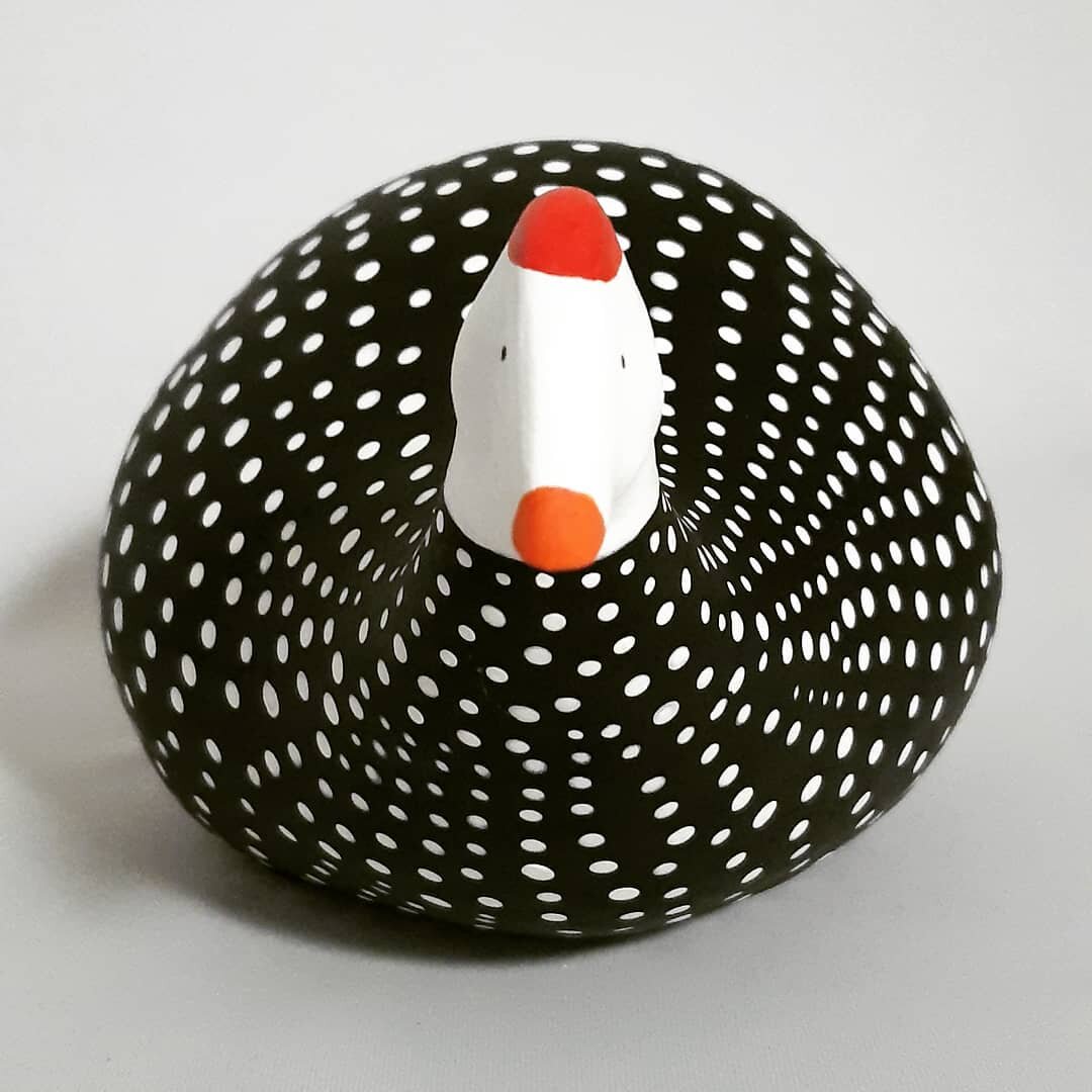 La Pintade 

~~~~~

#pintade #ceramicartist #dot
#terracotta #blackandwhite 
#ceramique #guineafowl 
#frejus #handmadeceramics 
#straphael #pacques #easter 
#homedecor #easterdecor