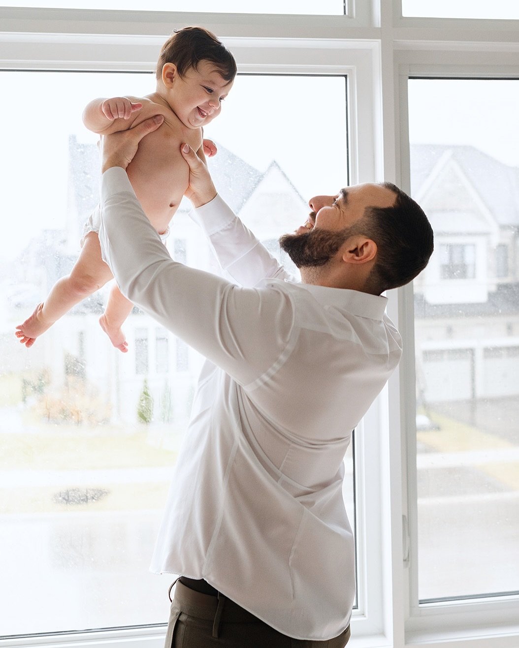 A little daddy-daughter moment before baby Alessia&rsquo;s baptism day 🕊️
.
.
.
.
.
.
.
.
.
.
#baptism #baptismparty #baptismday #baptismdetails #baptismphotography #torontofamilyphotographer #torontofamilyphotography #vaughanmoms #vaughanbaptismpho