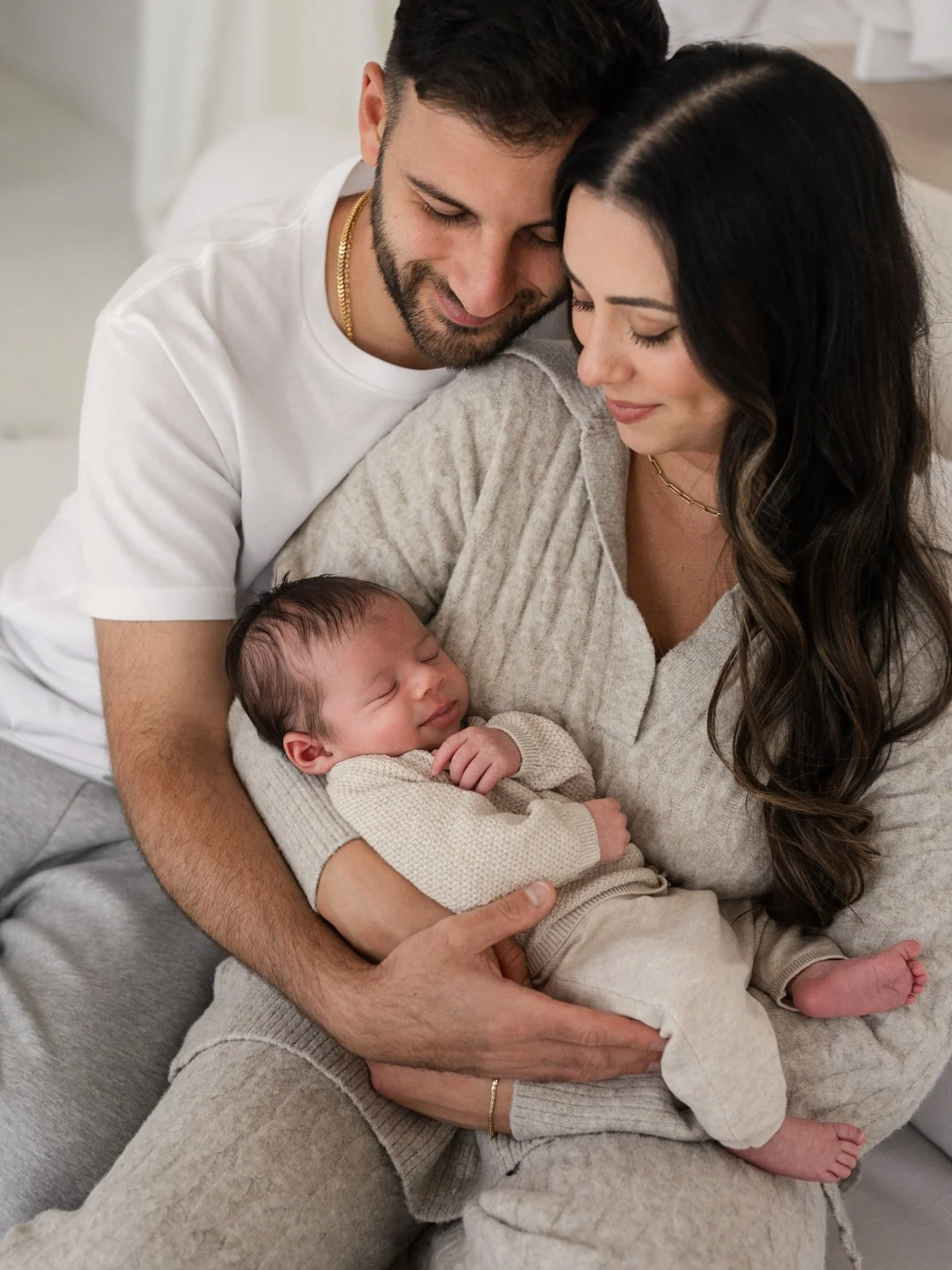 Welcome to the world sweet little Romeo 🤍
•
@mintroomstudios 
@alittle.bitof.jessica