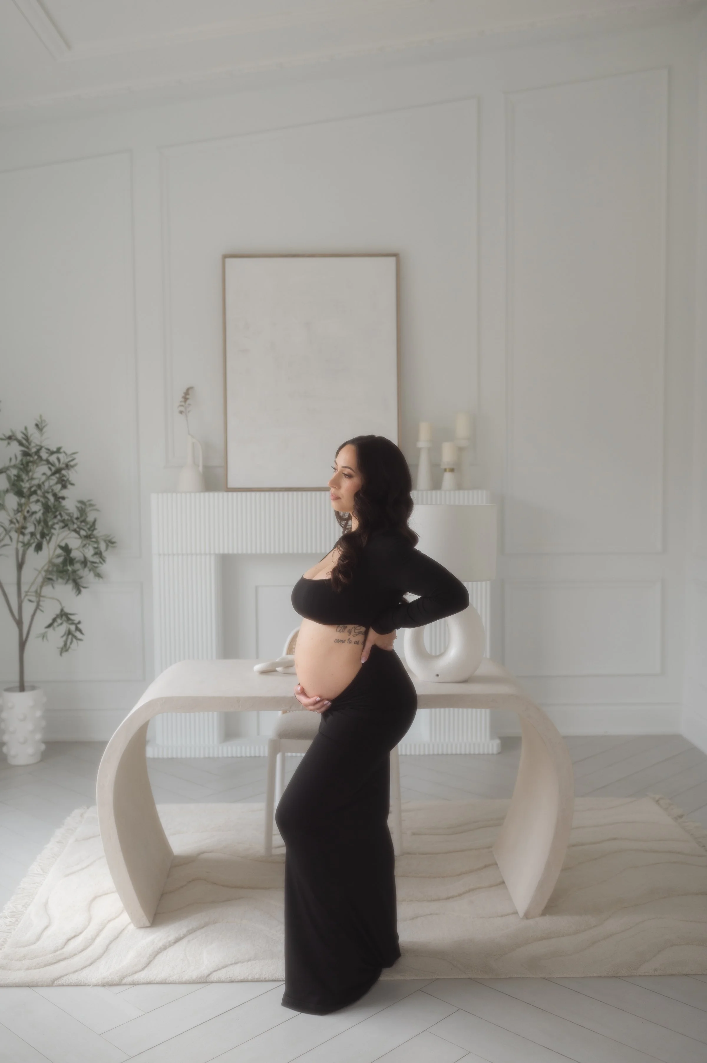 Studio photoshoot, photoshoot of pregnant woman