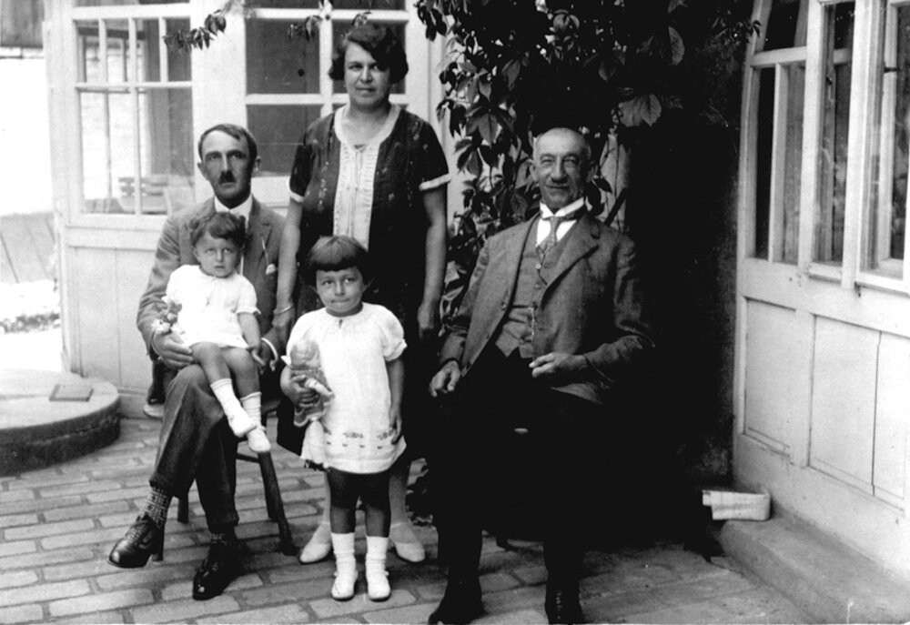 Vera with her parents Elsa and Zibrid, sister Eva and grandfather Hynek Taussig