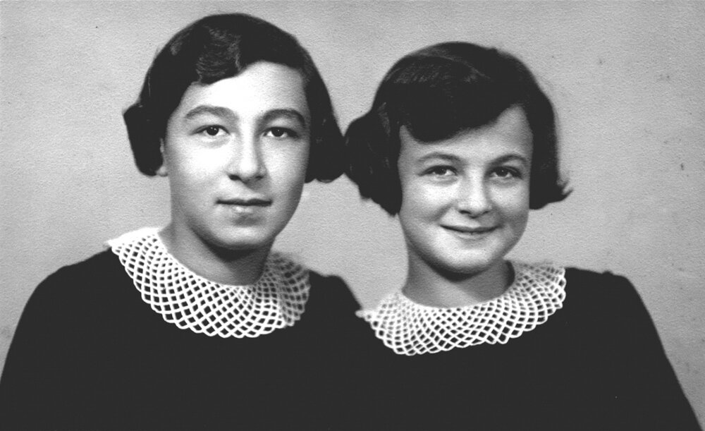 Vera (r) and her sister Eva (l) before the war 