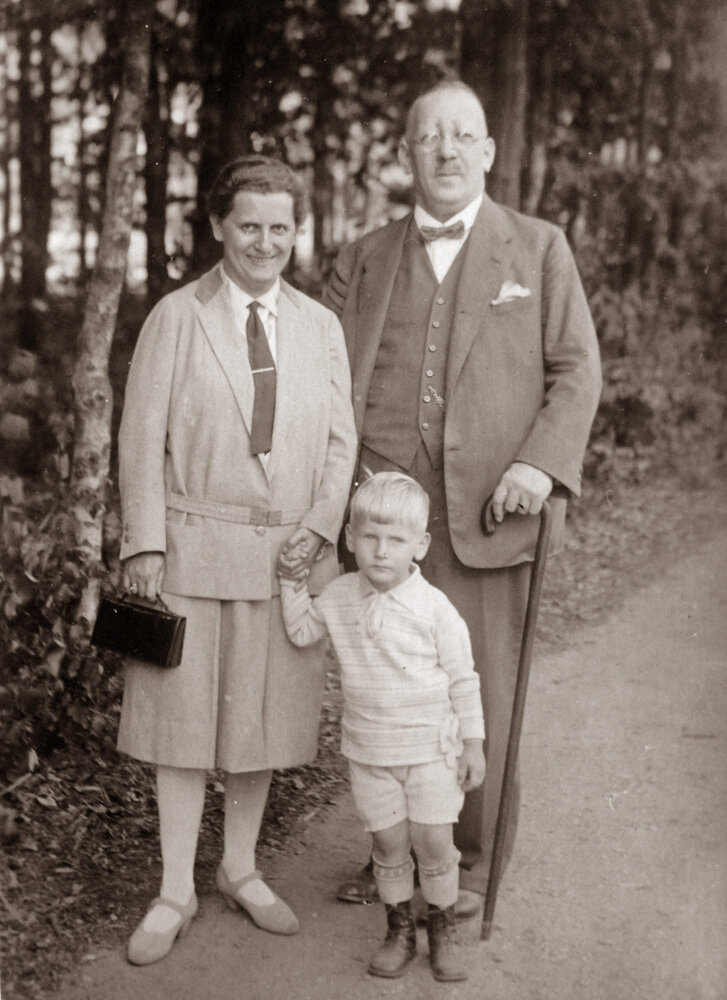 Ralph’s father and grandparents, 1928