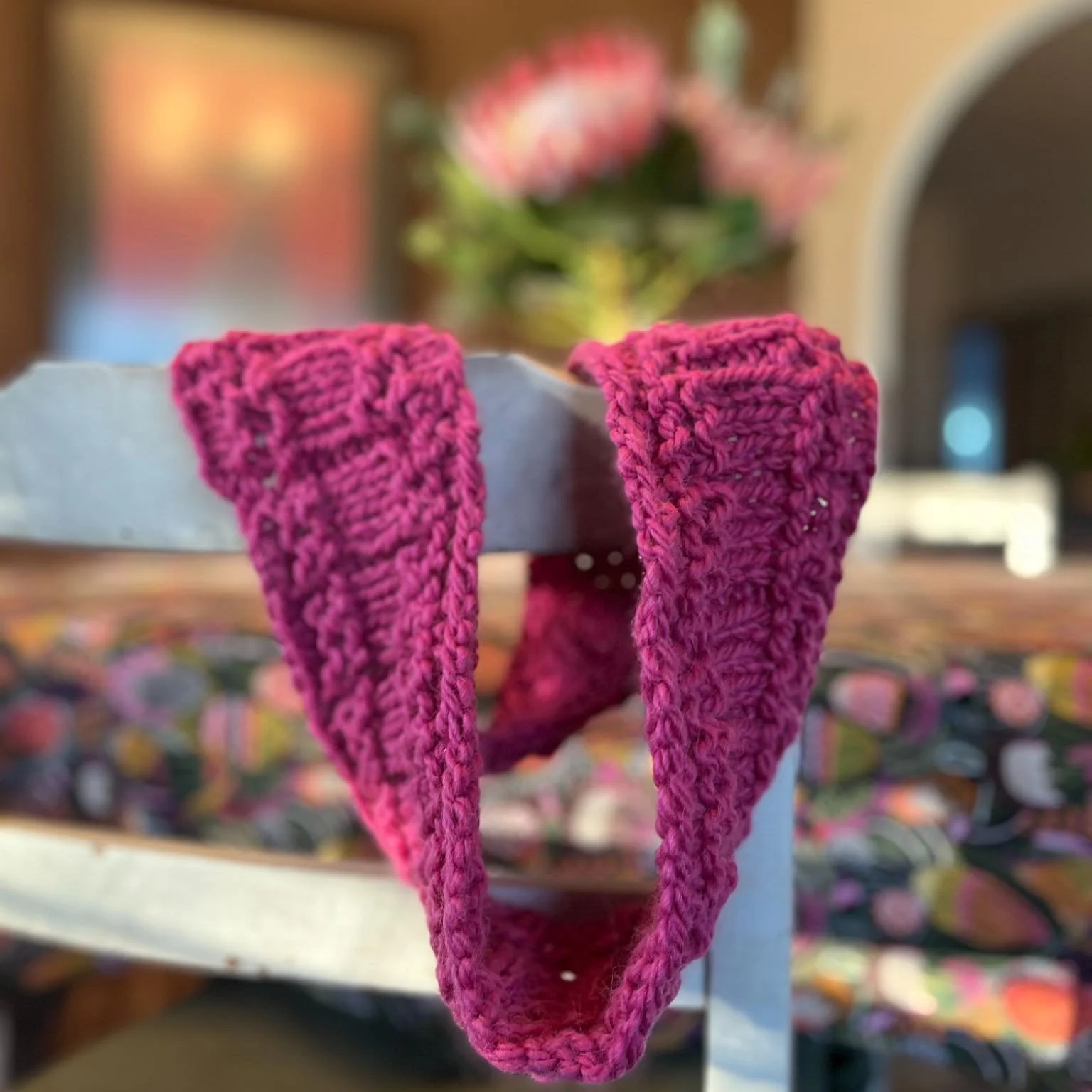 Quick knit cowl. Happy Yarn Wrangler!

Pattern: Joyeux Cowl by @curioushandmade 
Yarn: Hand spun super chunky by @calanas_mudgee 

#joyeuxcowl #makers_space_dunedoo #studioonwhiteley
#annelovesyarn
#yarnwranglerbags
#tametheyarn 
#respectthesticks 
#