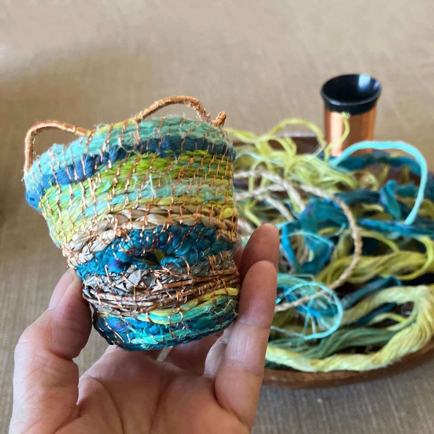 What&rsquo;s on my workbench? This little coiled and wrapped basket, made with recycled and natural materials, is coming out of hibernation to be finished off ~ at last. I&rsquo;m thinking of making it a bit taller. 🤔 💭 

It&rsquo;s been a while si