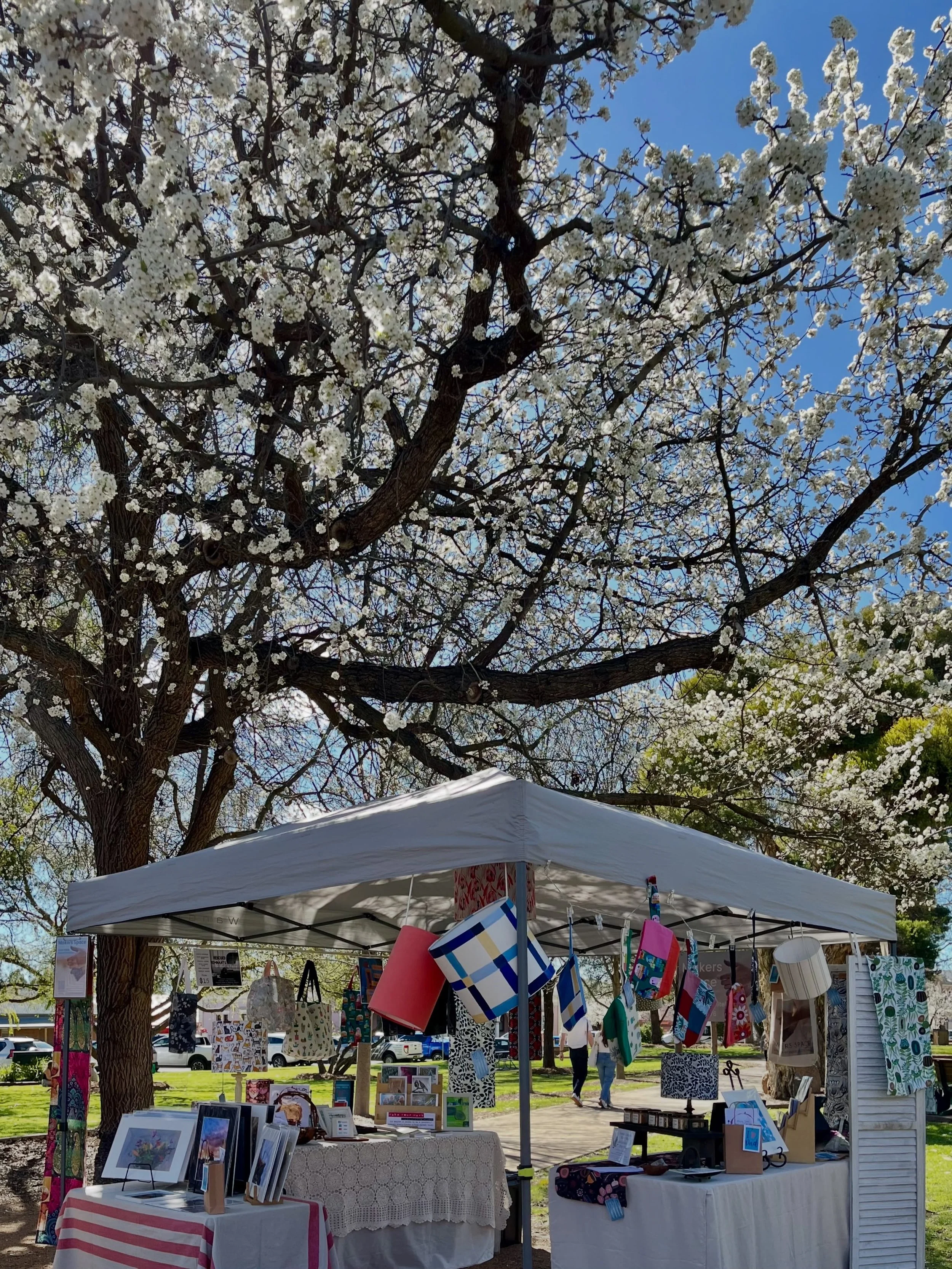 You&rsquo;ll find me here, enjoying the spring sunshine, blossoms and smiling people, tomorrow in Robertson Park, at the Mudgee Makers&rsquo; Market.

I&rsquo;ll be there from 8.30 until 12.30, with lots of beautiful human made items for you to choos
