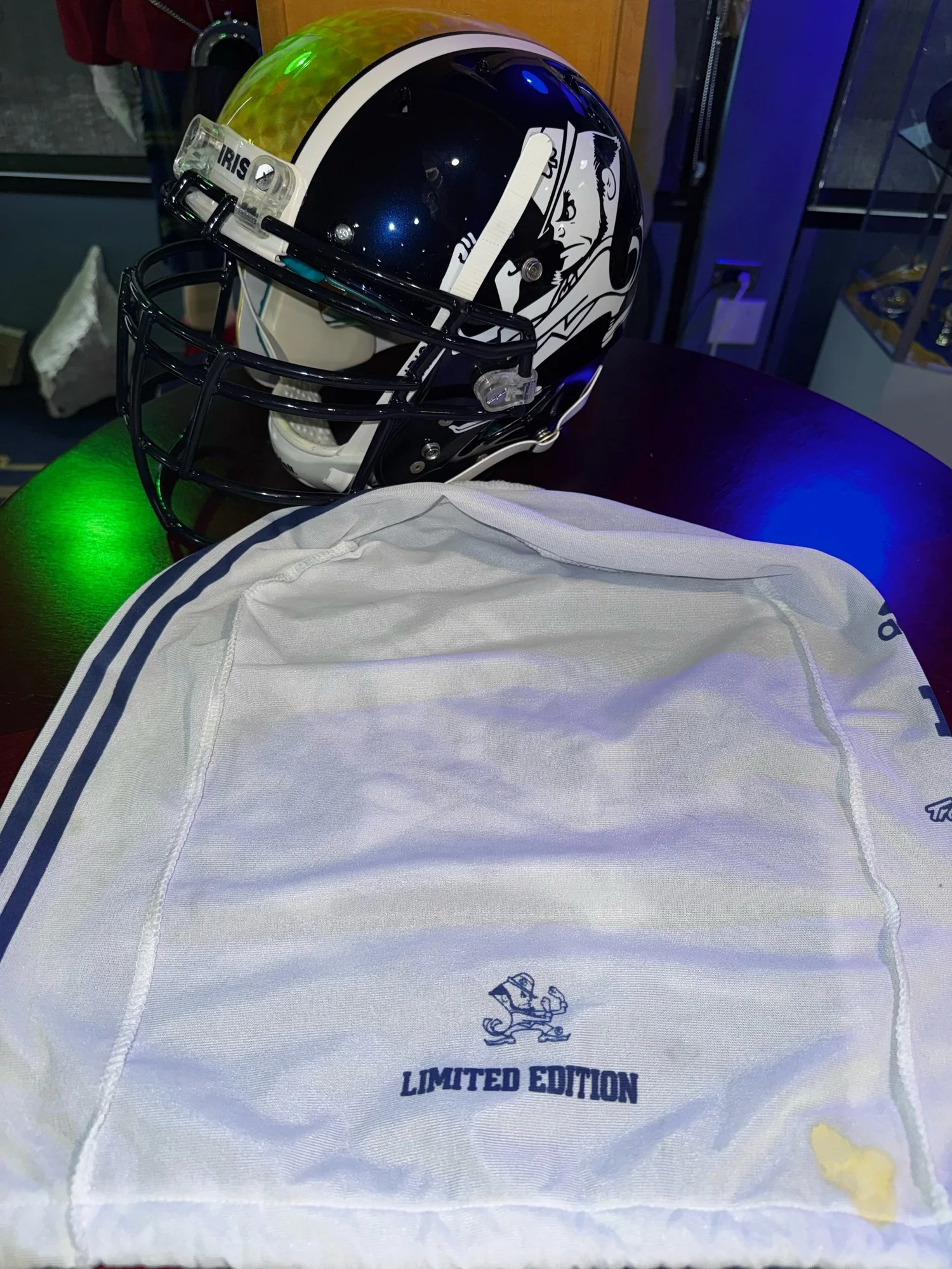 anonymous avatar football helmet Putros Display Case with Mirror Back and Black Base What Pros Wear: Alvin Kamara's