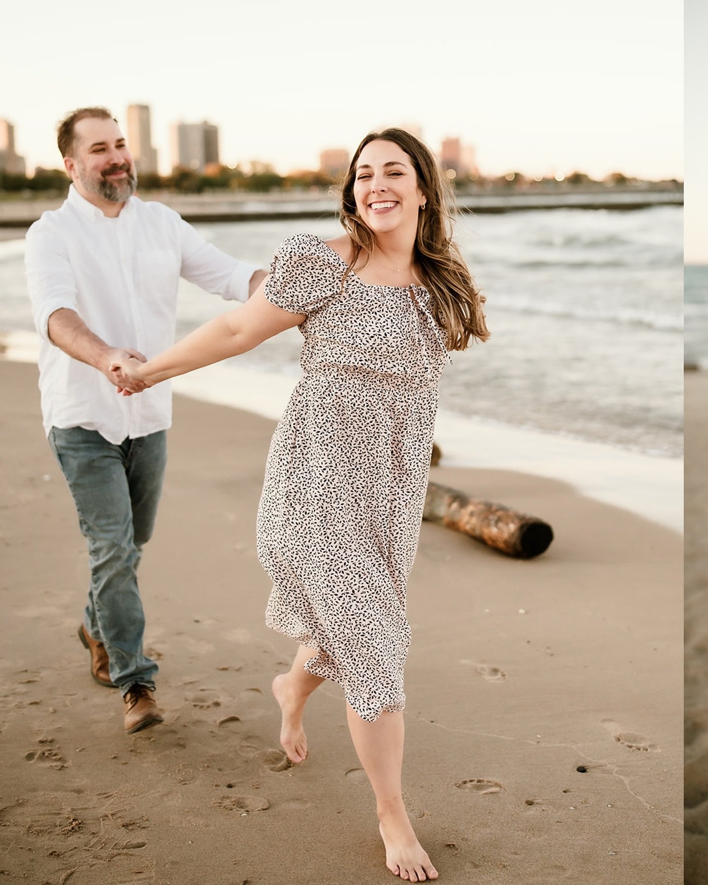 October was such an amazing month for engagement sessions this year. The weather was so beautiful we even got to get a little beachy at Tara and Aaron&rsquo;s city engagement session.