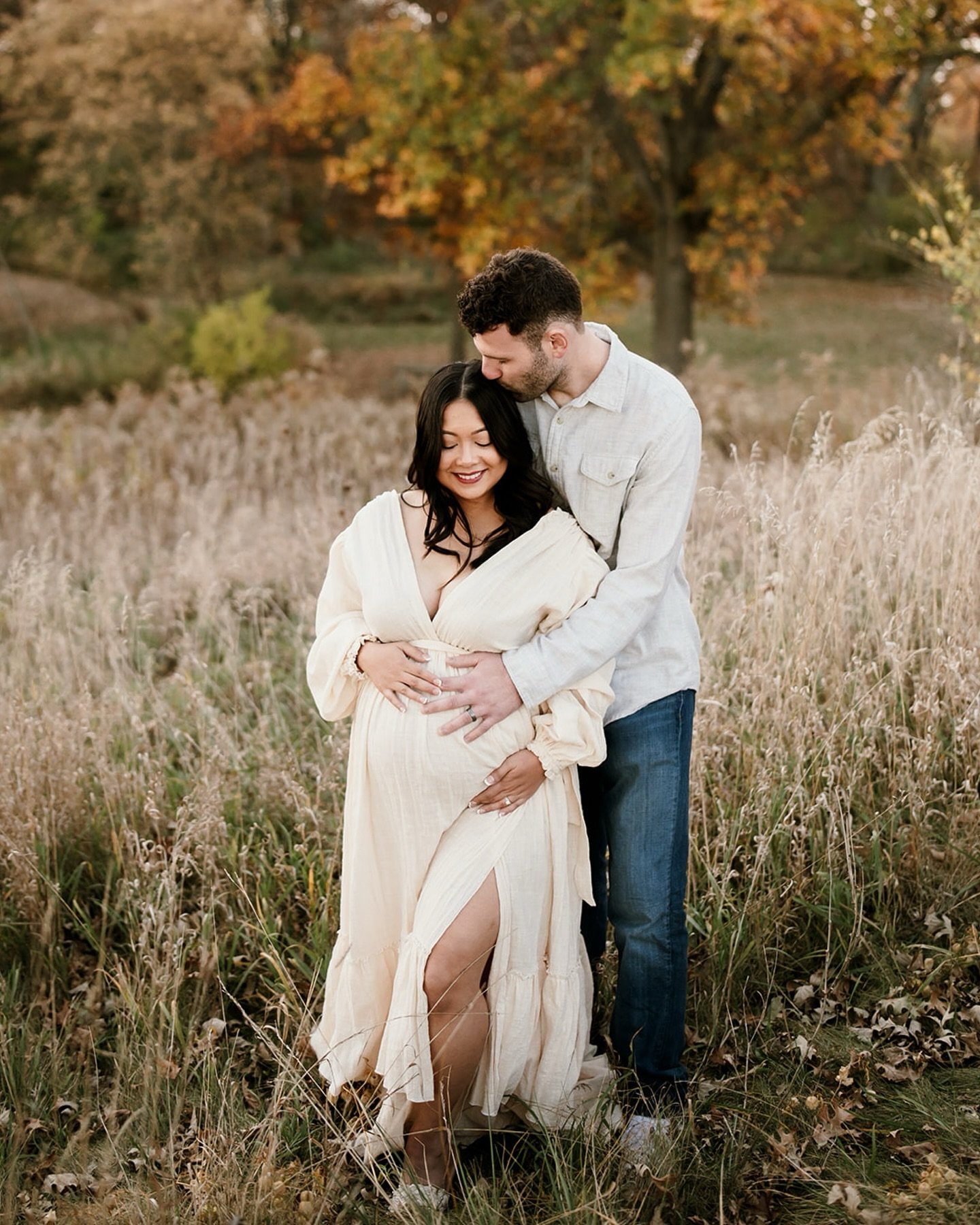 Maternity sessions where we get to celebrate quiet moments right before everything changes. 

Bundle your newborn and maternity together and you receive a discount on both sessions. Maternity and Newborn availability starting January. 🤍