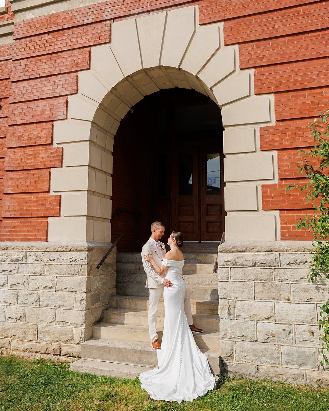 Cori and Alex said &ldquo;I do&rdquo; at the DTK Chapel (and I think we can all agree, looked incredible doing it), then let us stick around for the photo magic too.

Ceremony + photos = perfection 💥

Congrats you two, thank you for letting us share
