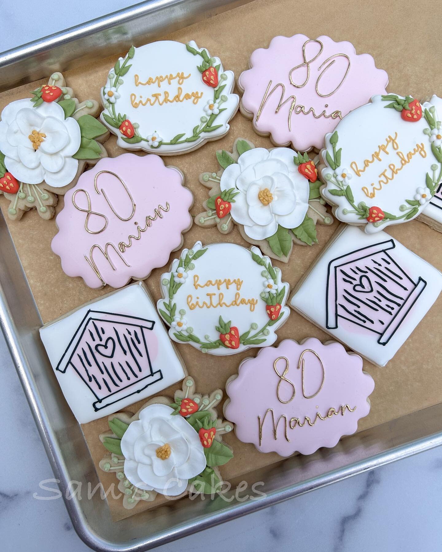 client: creative freedom; but my mom loves strawberries, daisies, and birds
me: sounds like fun! 
.
.
#samscakes #eighty #birthday #daisy #supportlocal #cookies #sugarcookies #cookiesofinstagram #buffalo