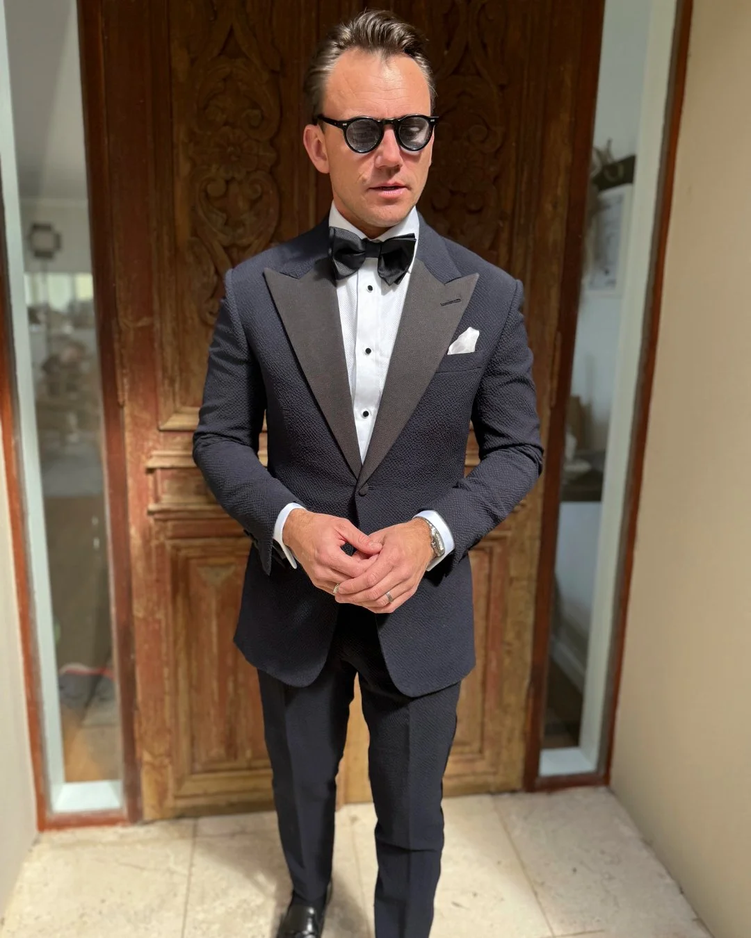 A modern take on black tie.
Navy seersucker by @dormeuil1842 brings texture and individuality, finished with contrasting black silk grosgrain lapels and covered buttons.

#BespokeTailoring #SydneyTailor #BlackTieStyle #BespokeTuxedo #MensStyle #Tailo