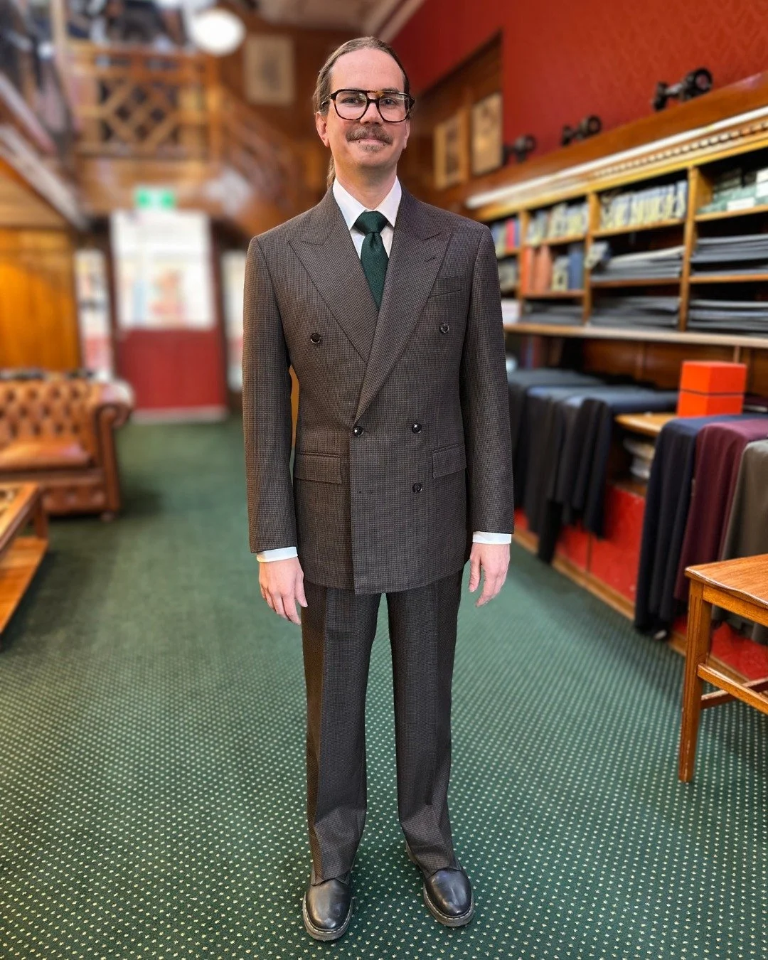 Final fitting for Dominic.
Brown houndstooth by @hollandandsherryapparel crafted in a classic fuller cut 2x6 double breasted suit for his wedding day.

#SydneyTailor #BespokeSuit #BespokeGroom #SydneyBespoke #DoubleBreastedSuit #WeddingSuit #TailorSy