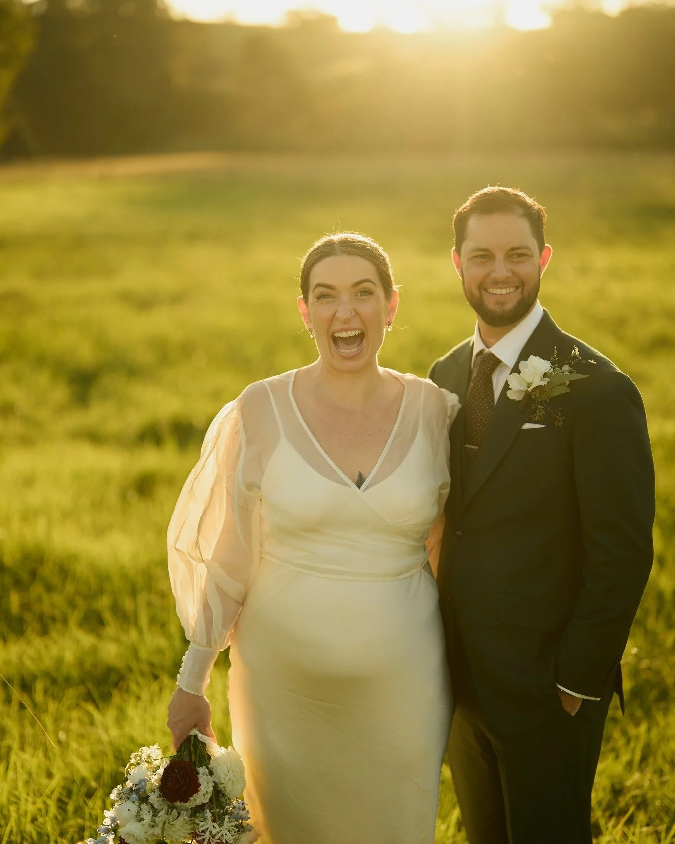Mr &amp; Mrs Minter.
The groom looking sharp in a three-piece wedding suit tailored in green pure wool by @hollandandsherryapparel 
Single-breasted with peak lapels and slanted flap pockets.

#SydneyWeddingSuit #BespokeWedding #SydneyTailor #ThreePie