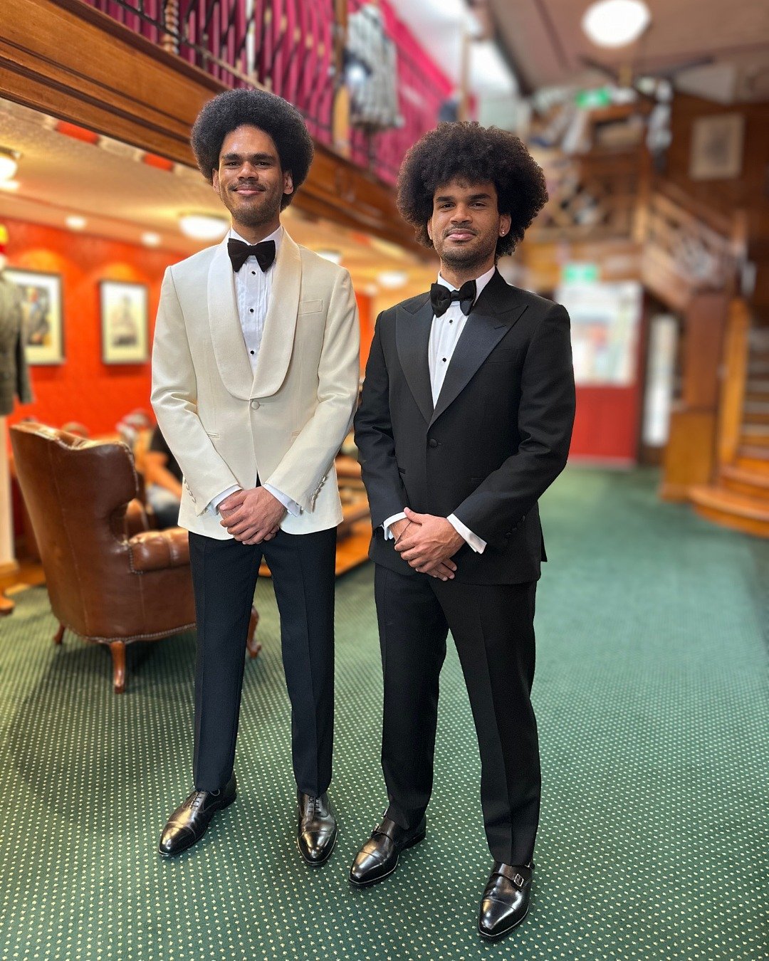 Final fitting moments.
Jordan with his brother and best man, Patrick.
Ivory barathea dinner jacket in @hollandandsherryapparel  cloth with a shawl lapel for the groom, paired with black barathea trousers.
Patrick in a black barathea tuxedo in @dormeu