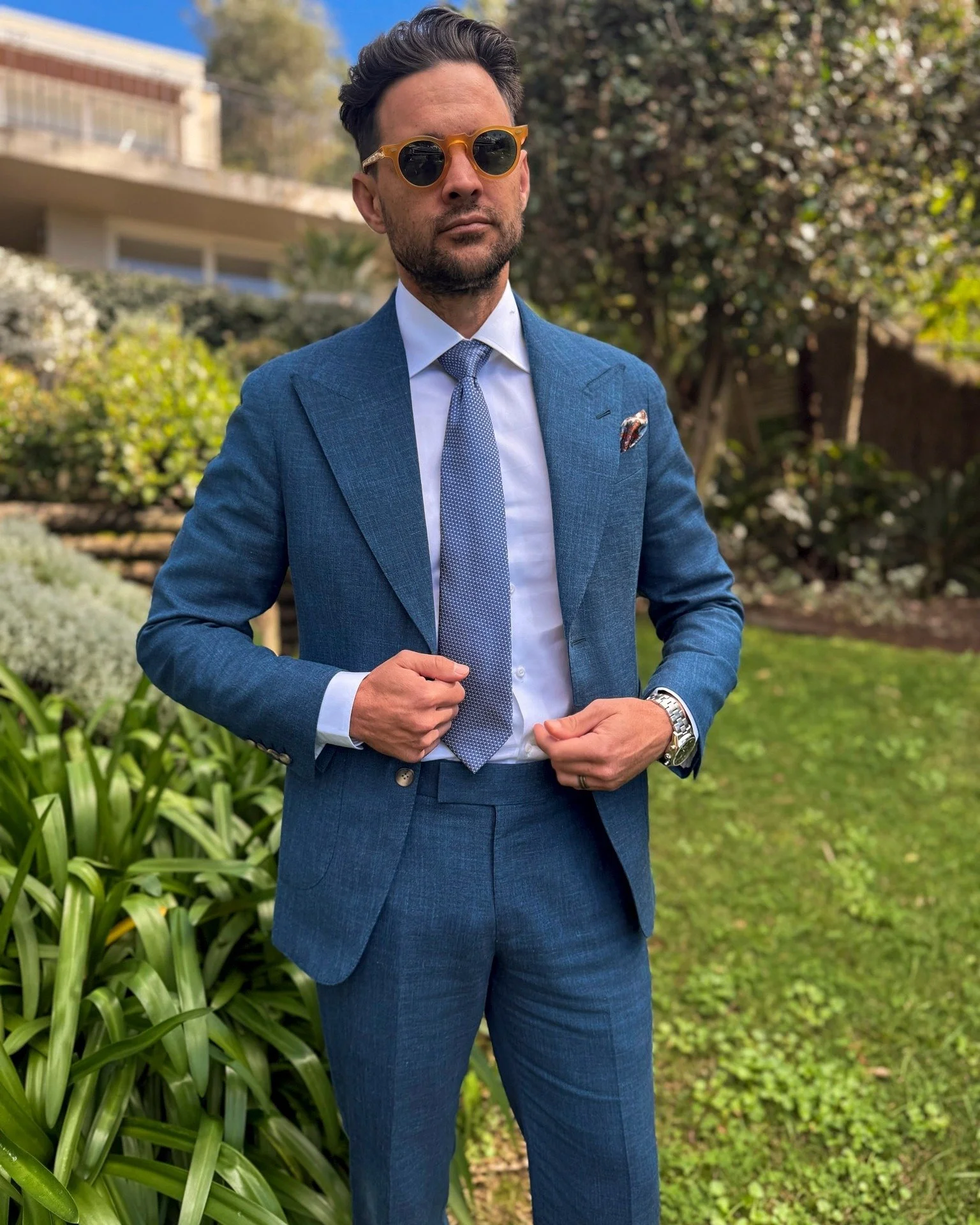 Set for the race season ahead.
Teal tailoring in a wool, linen and silk blend by @caccioppoli1920 cut with 4 inch peak lapels, patch pockets and @huddersfieldfineworsteds  florals within.

#SydneyTailor #BespokeTailoring #SpringRacing #LuxuryMenswear