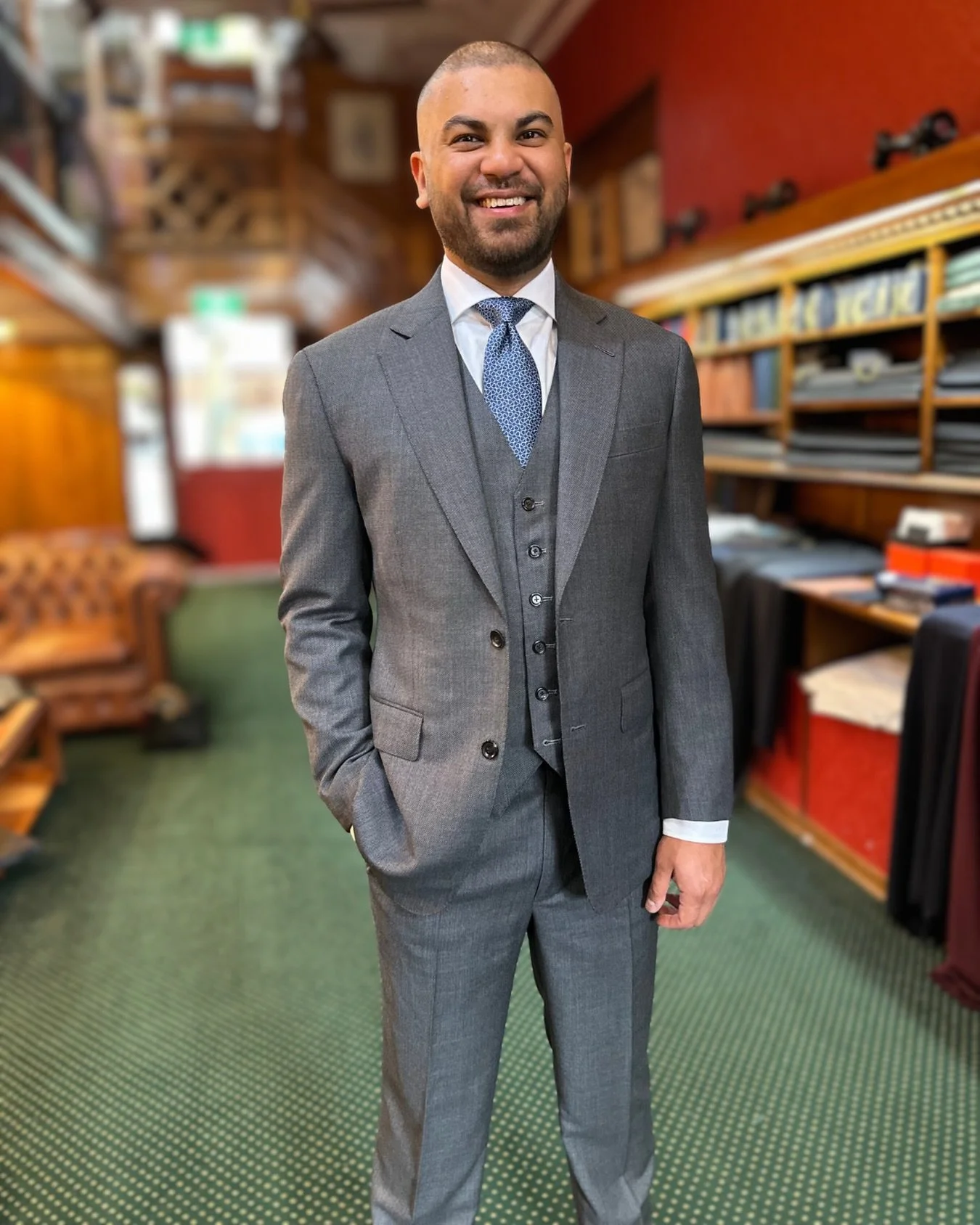 A three piece, tailored with precision, speaks for itself.
Rhys at his final fitting in grey birdseye cloth by @vitalebarberiscanonico1663 finished with a waistcoat and notch lapels.

#TailorSydney #BespokeTailorSydney #ThreePieceSuit #MenswearSydney