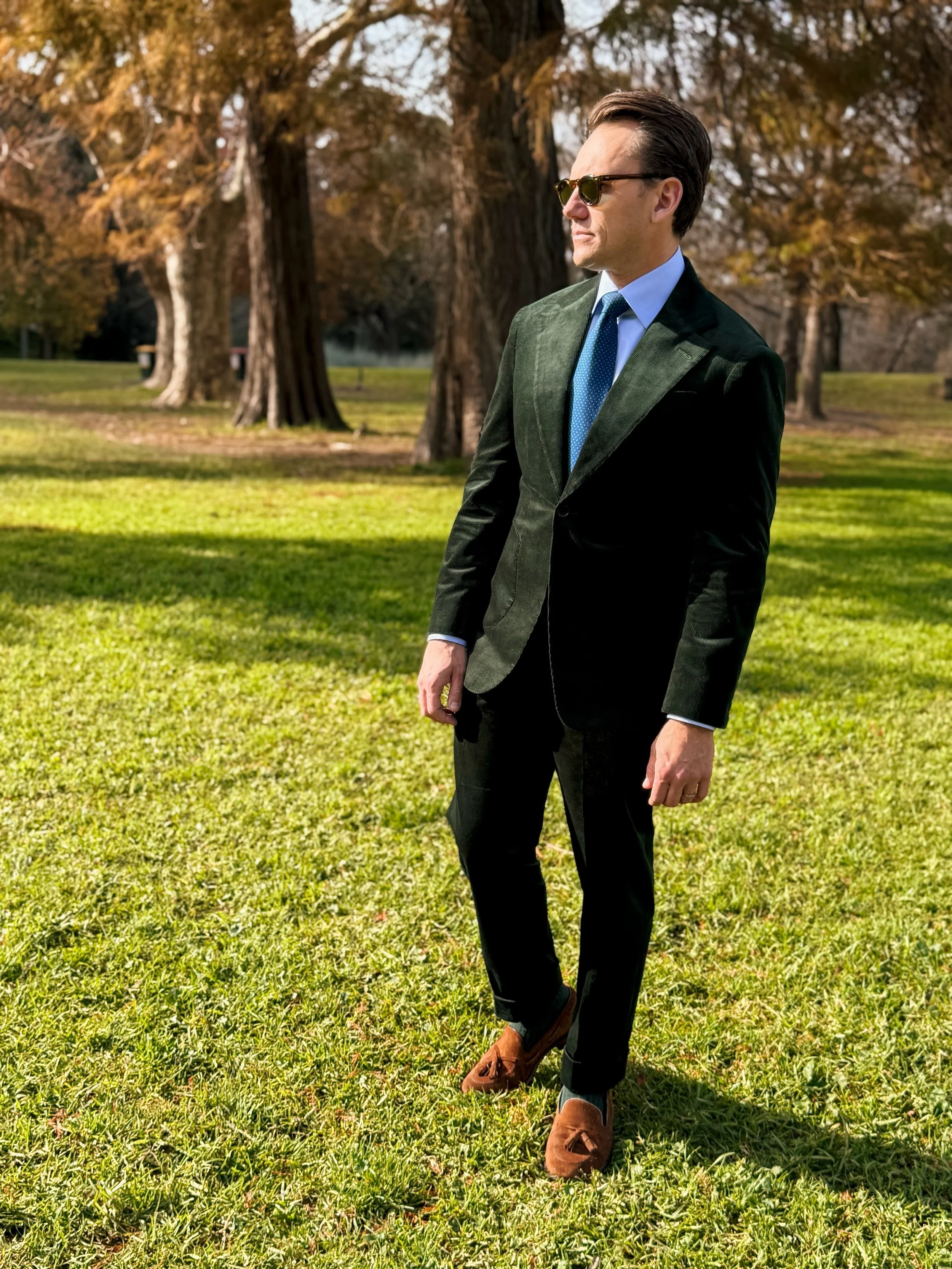 As the weather cools, heavier textures return.

Deep green corduroy by Loro Piana.

#TailorSydney #BespokeSuit #MensTailoring #WinterStyle #ZinkAndSons